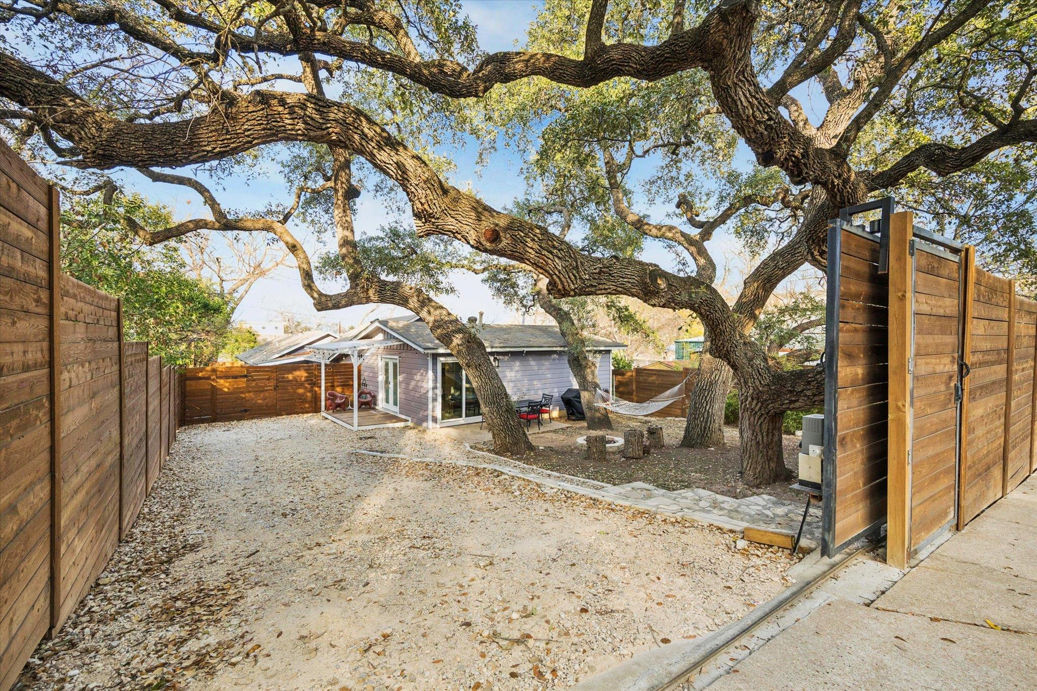 211 Lessin Ln #C Property Photo 1