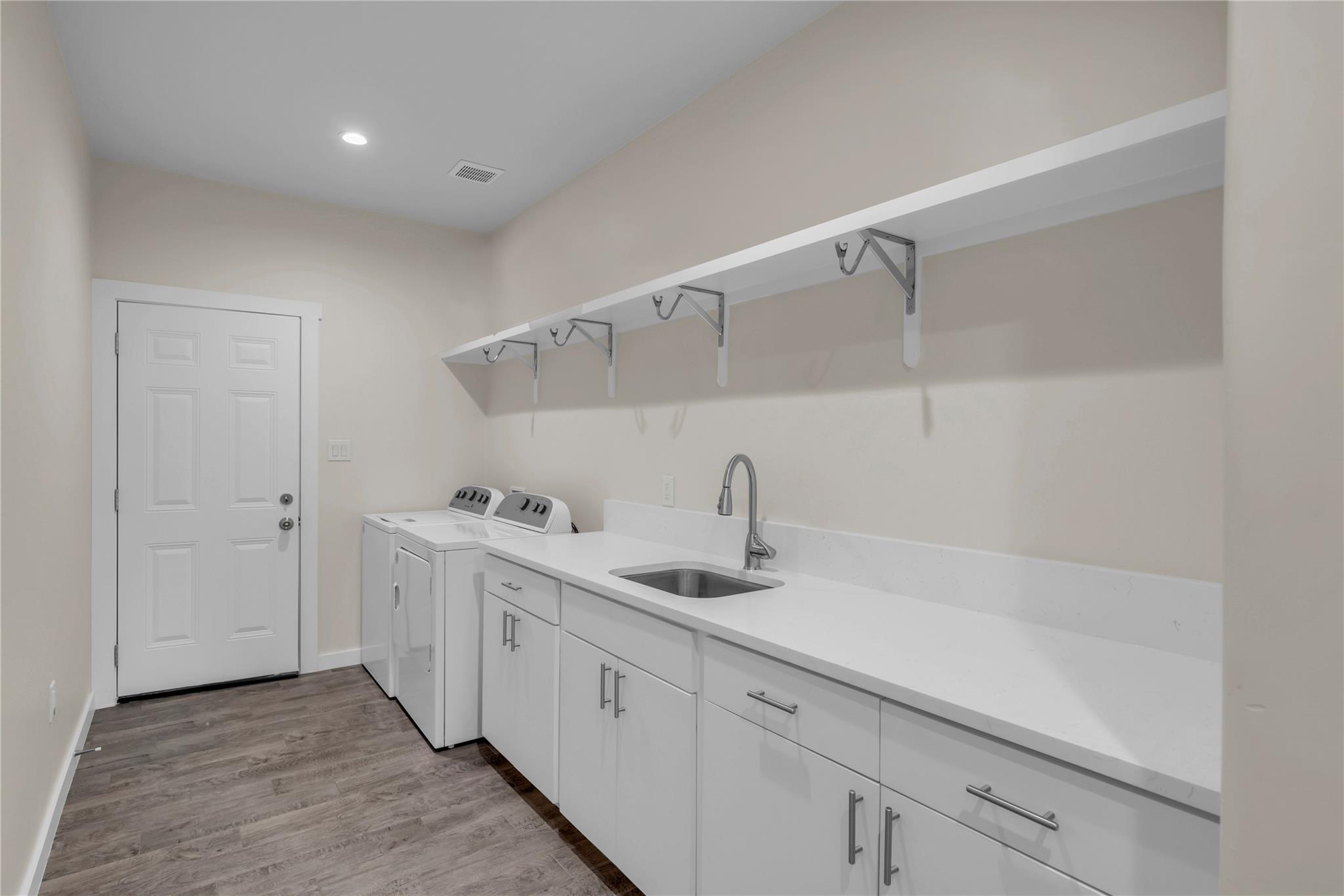 1514 Green Valley Ln Property Photo 17