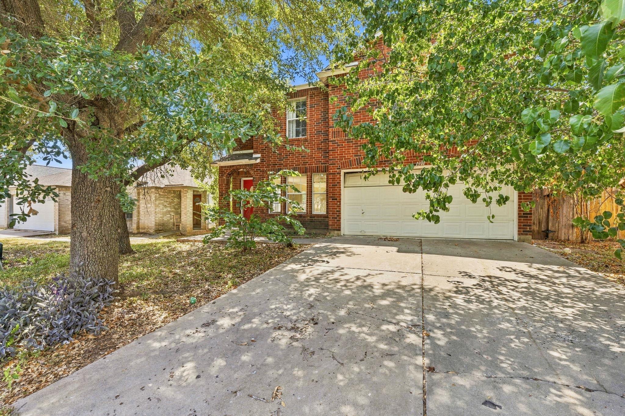 1301 Deerhound Pl Property Photo 2