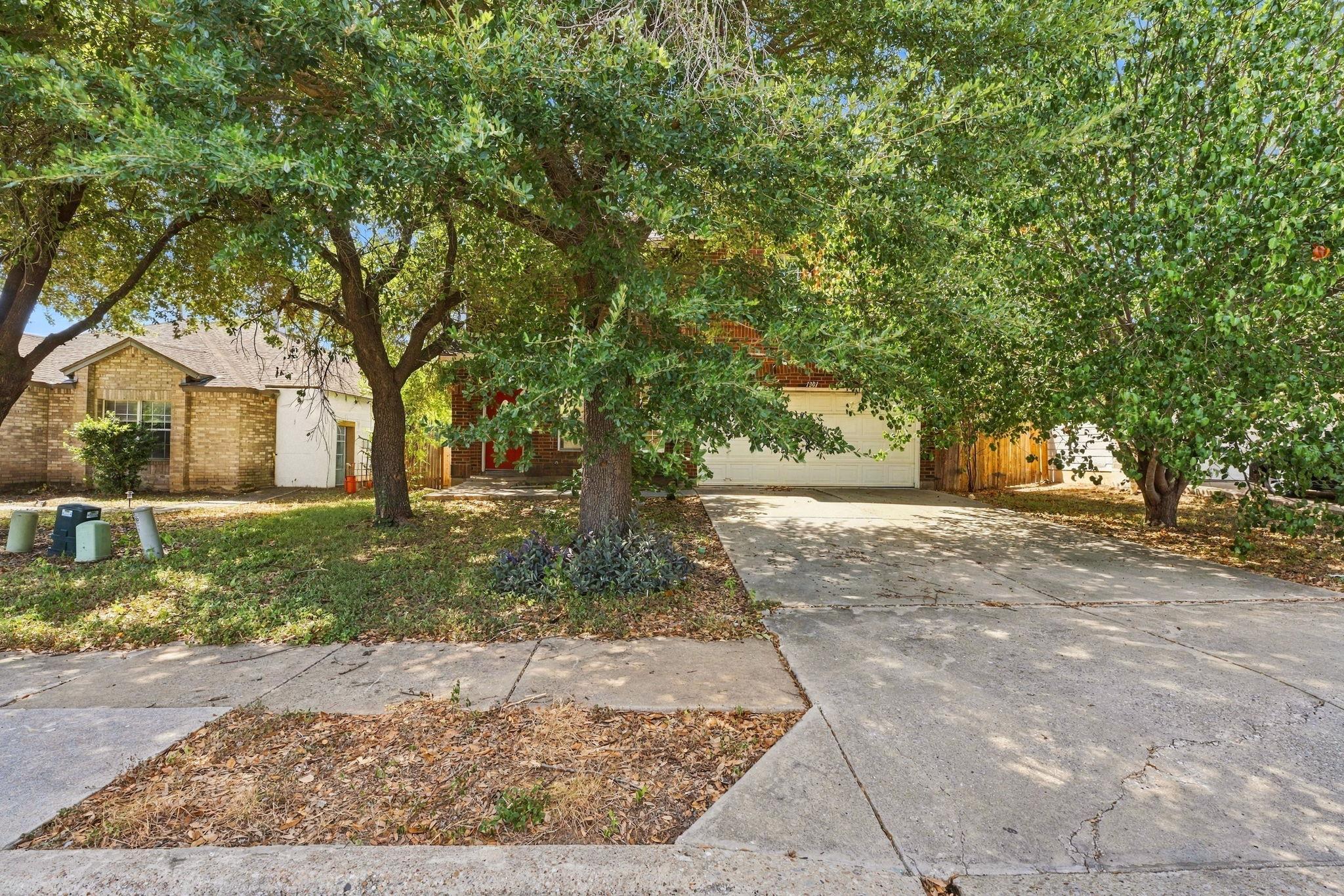 1301 Deerhound Pl Property Photo 3