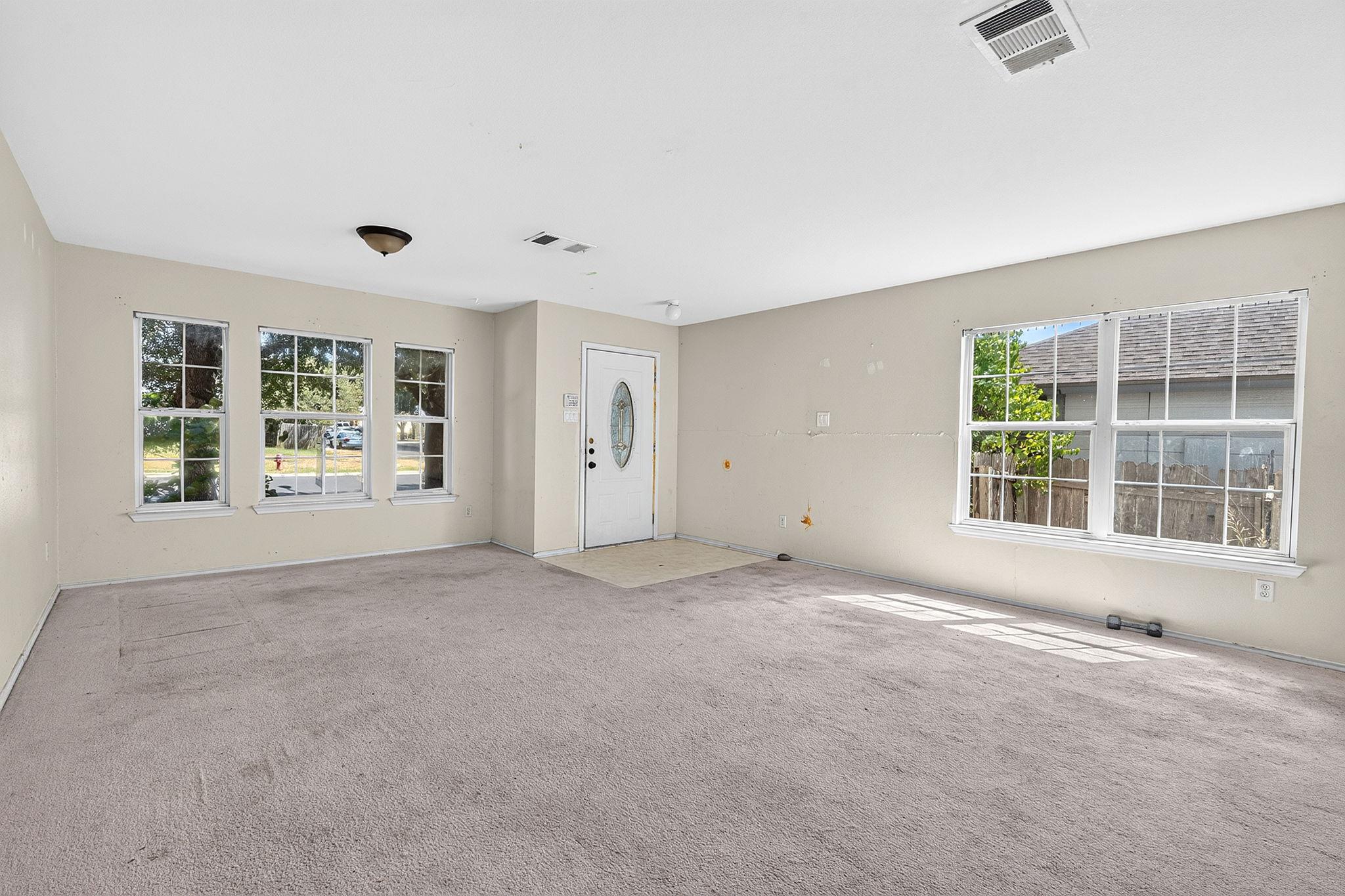 1301 Deerhound Pl Property Photo 4