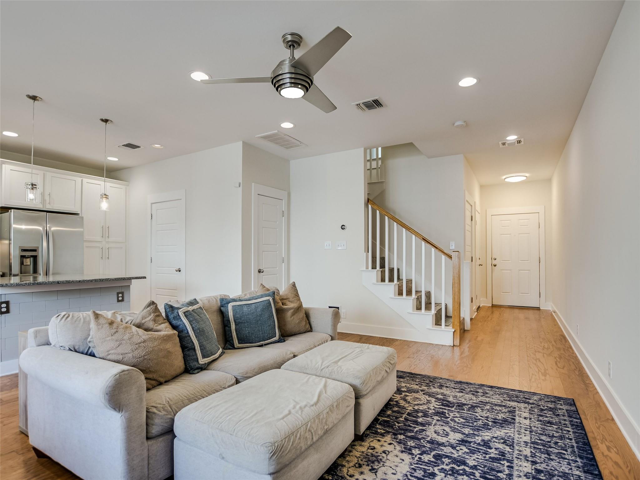 7420 Easy Wind Dr Property Photo 3