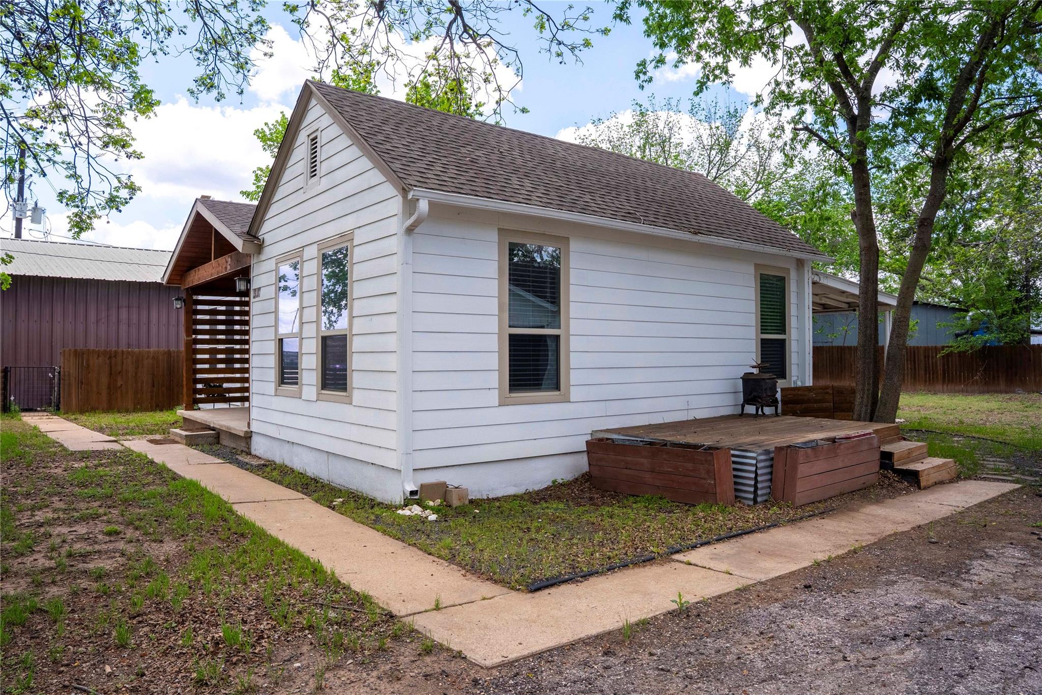 19107 Fm 969 Rd Property Photo 2