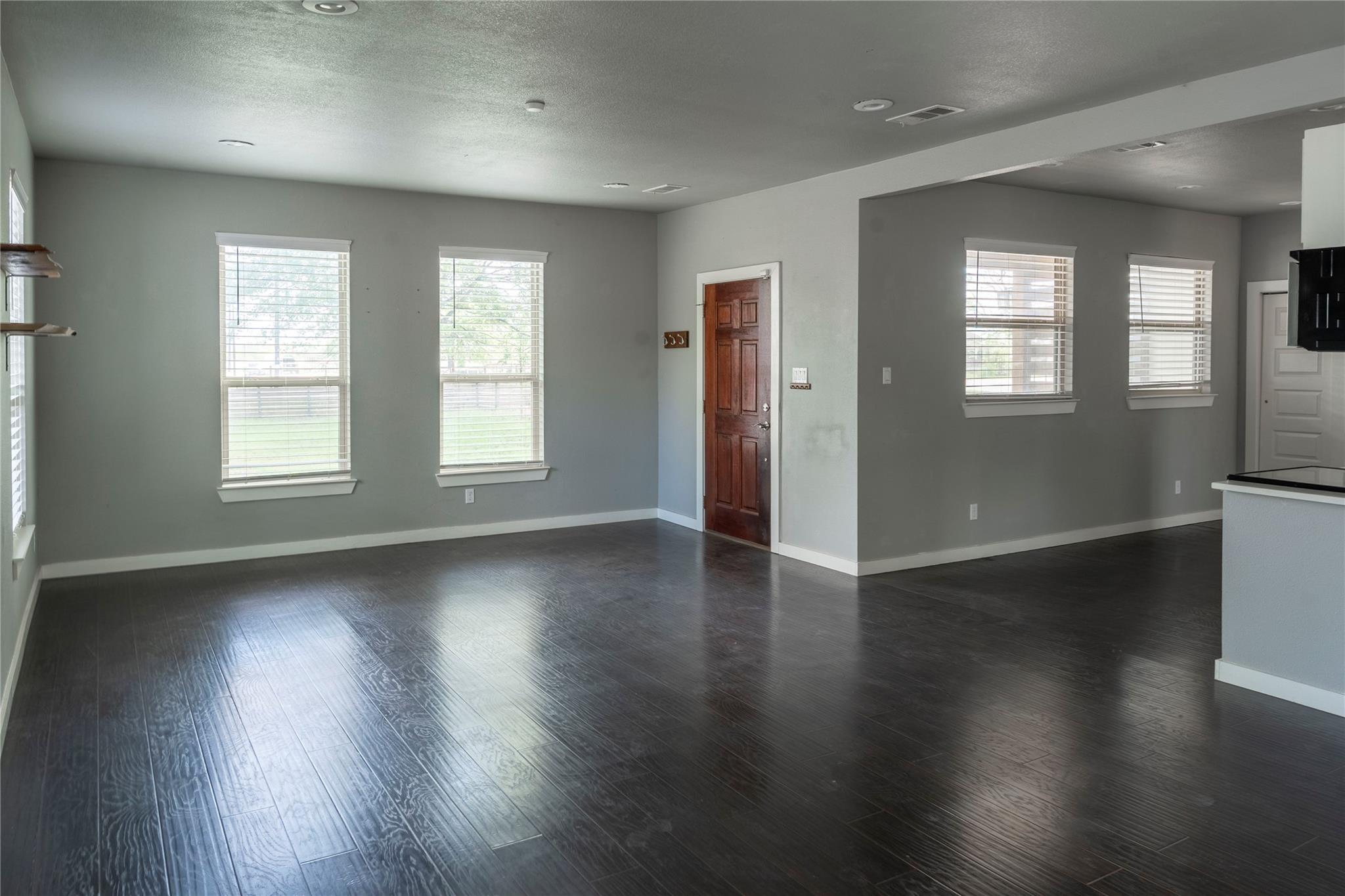 19107 Fm 969 Rd Property Photo 7
