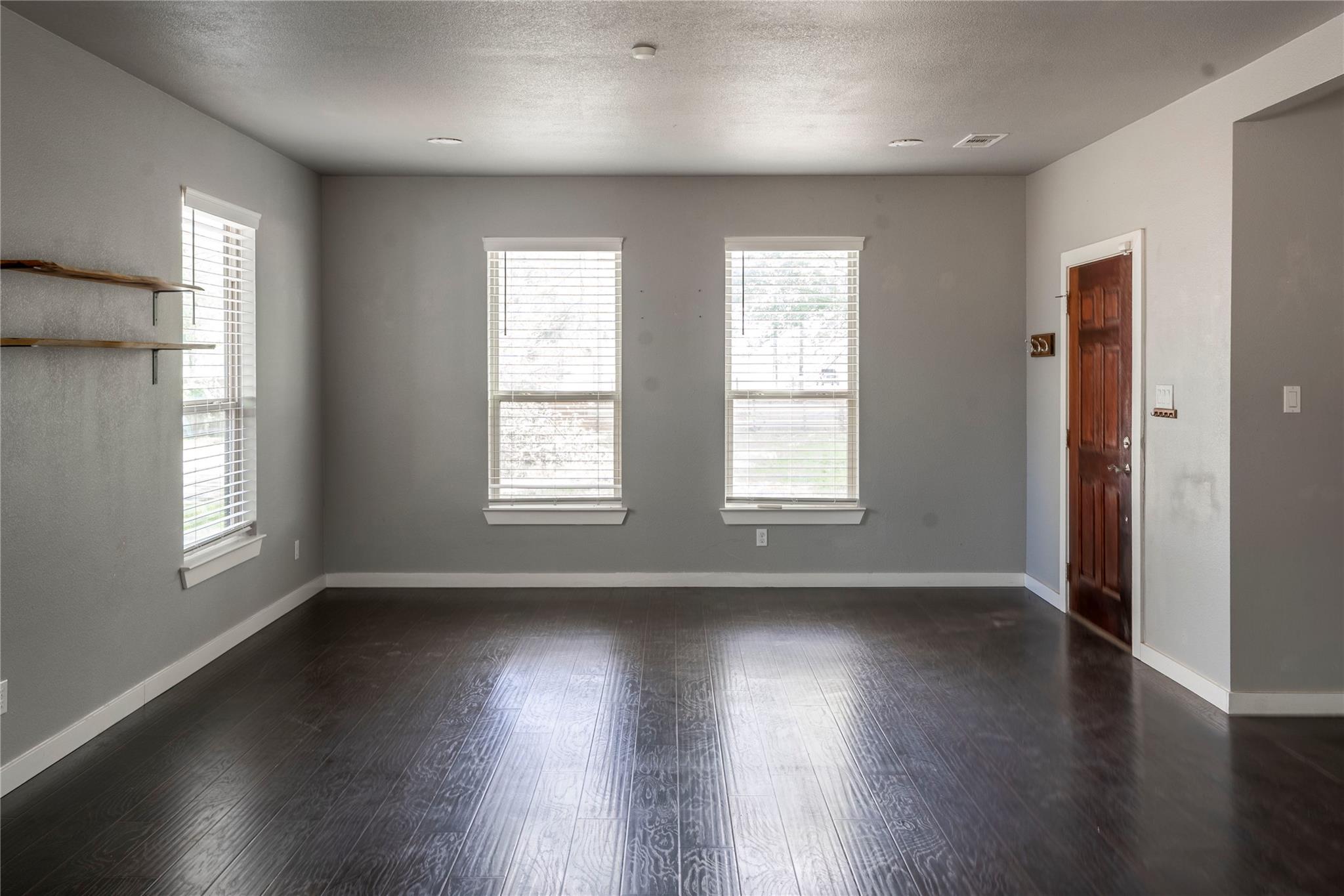 19107 Fm 969 Rd Property Photo 11