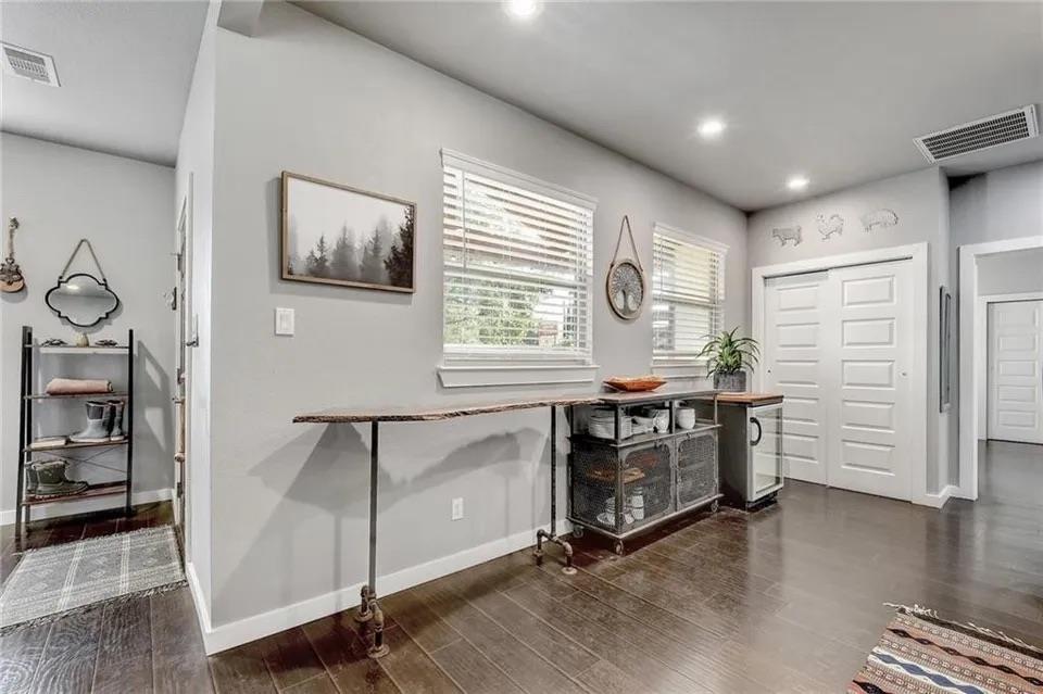 19107 Fm 969 Rd Property Photo 22