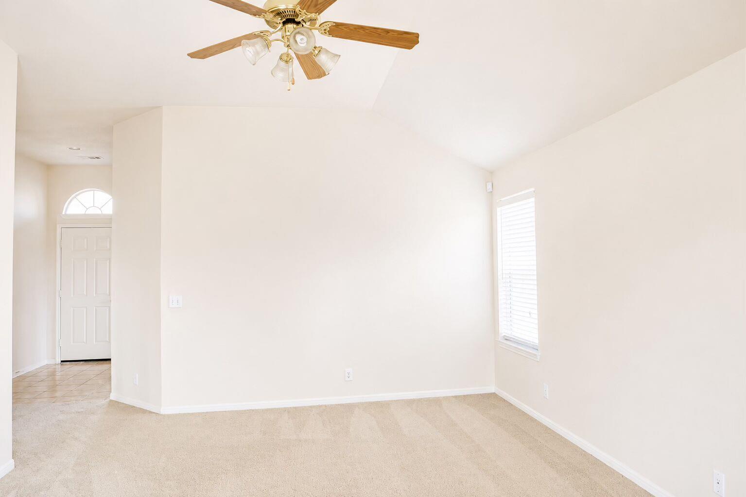 100 Lightfoot Ct Property Photo 3