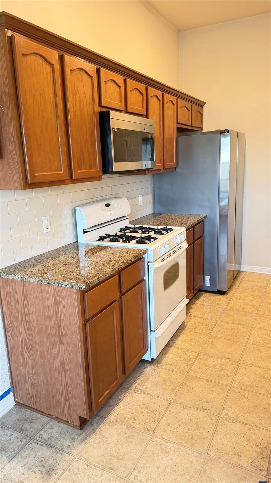 100 Lightfoot Ct Property Photo 4