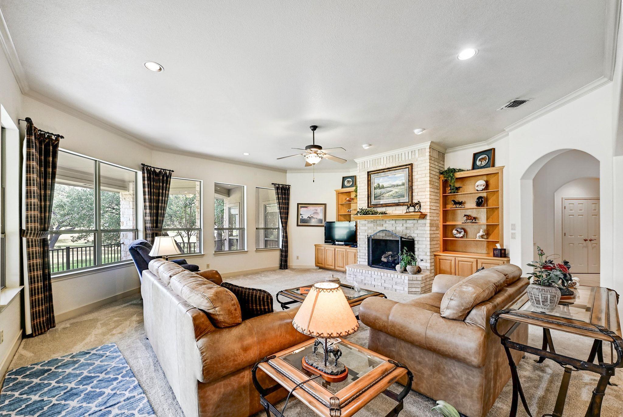 100 Wallace Riddell Dr Property Photo 7