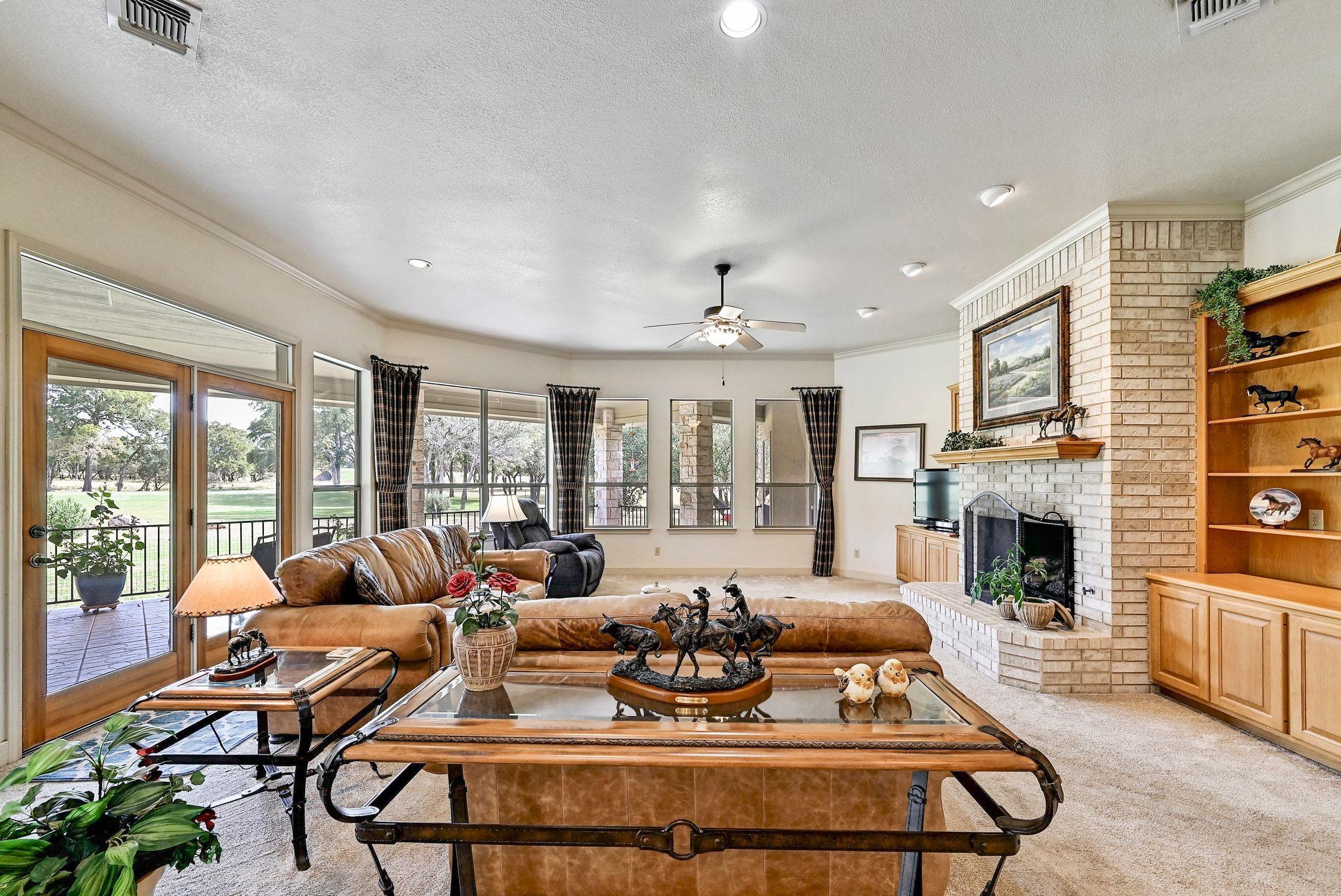 100 Wallace Riddell Dr Property Photo 8