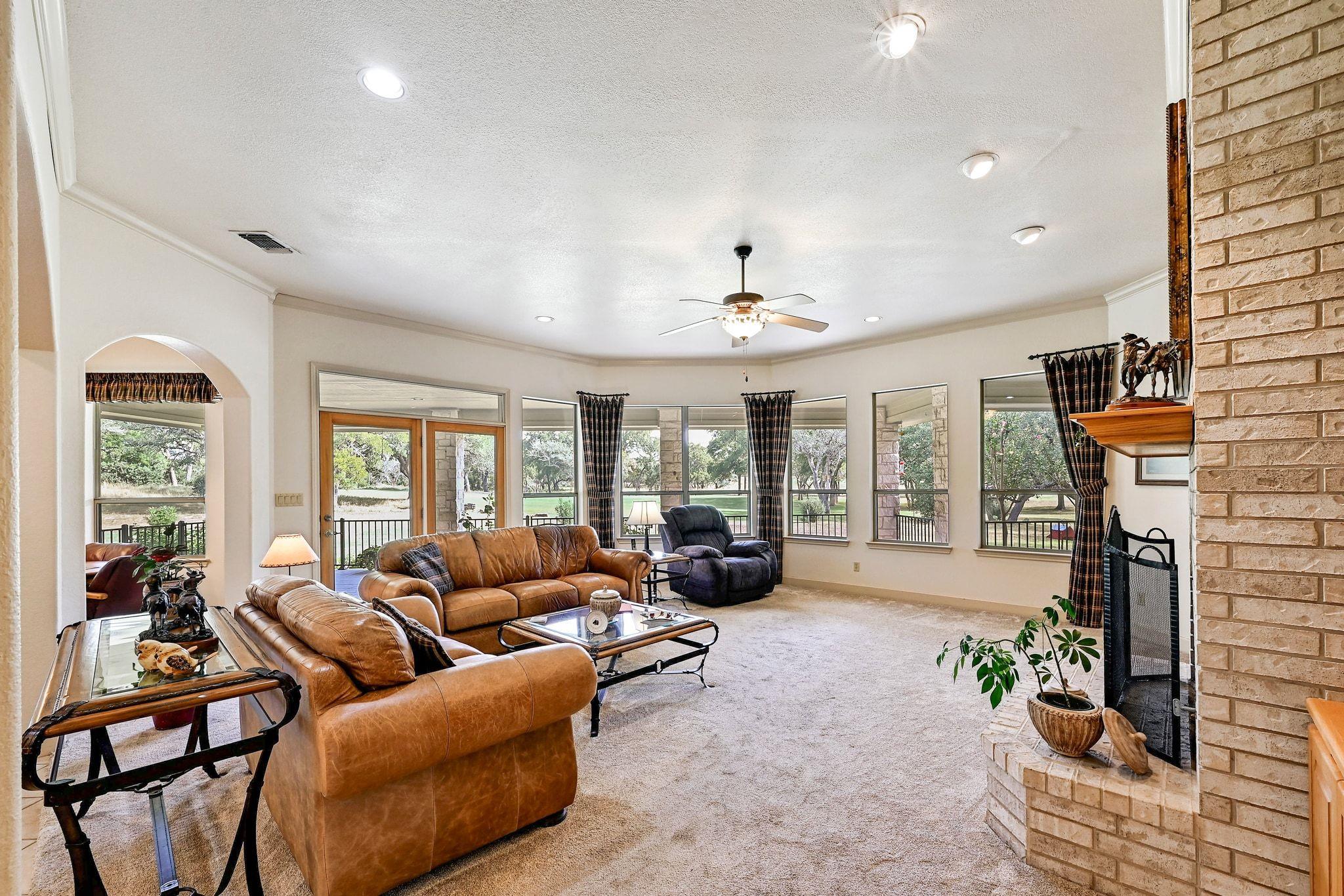 100 Wallace Riddell Dr Property Photo 9