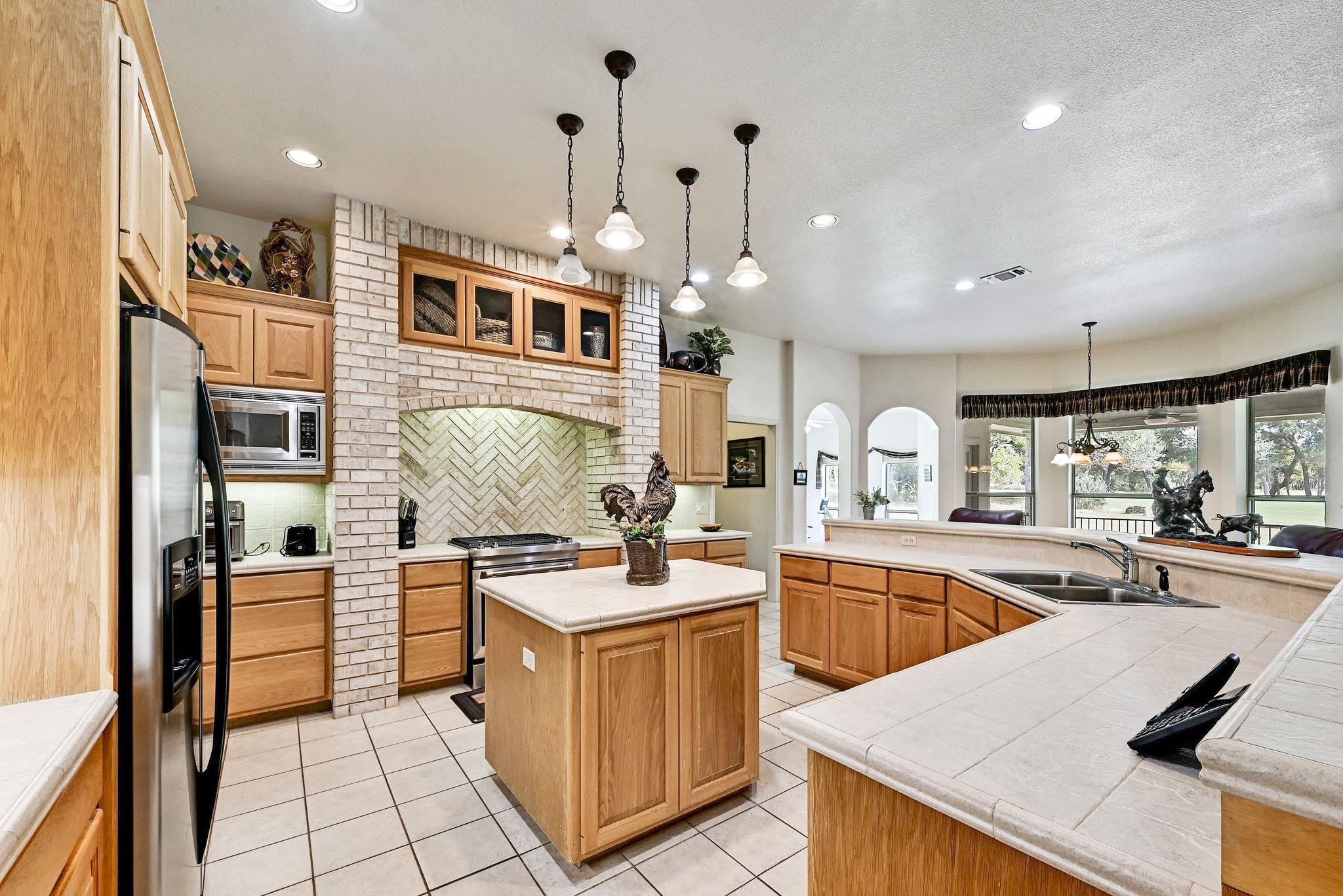 100 Wallace Riddell Dr Property Photo 14