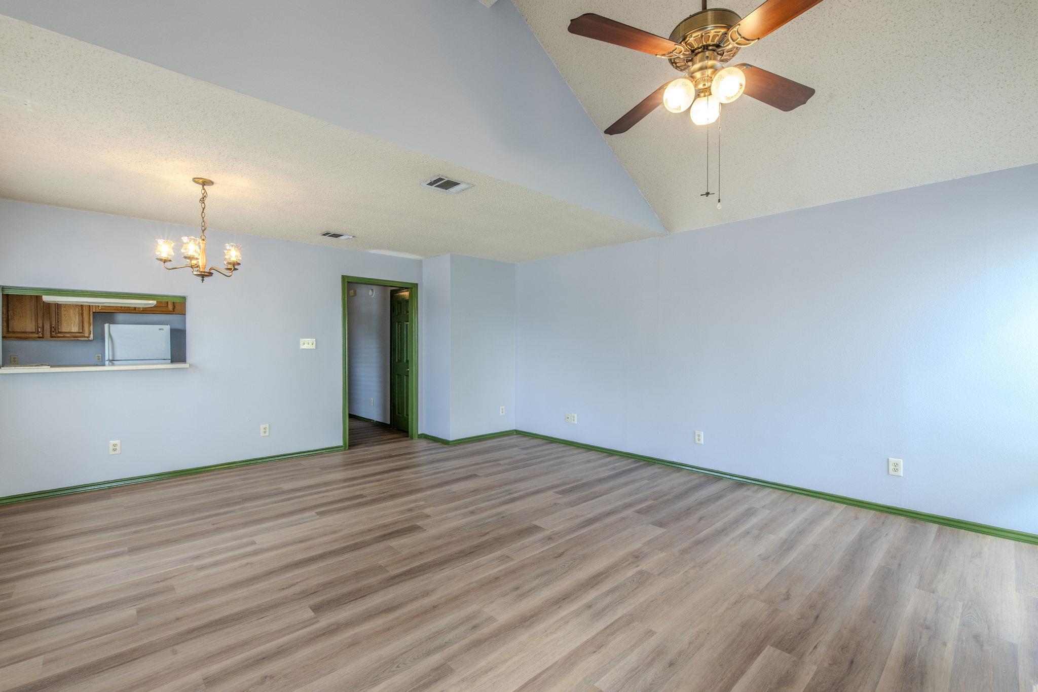 2000 Kenneth Ave #b Property Photo 4
