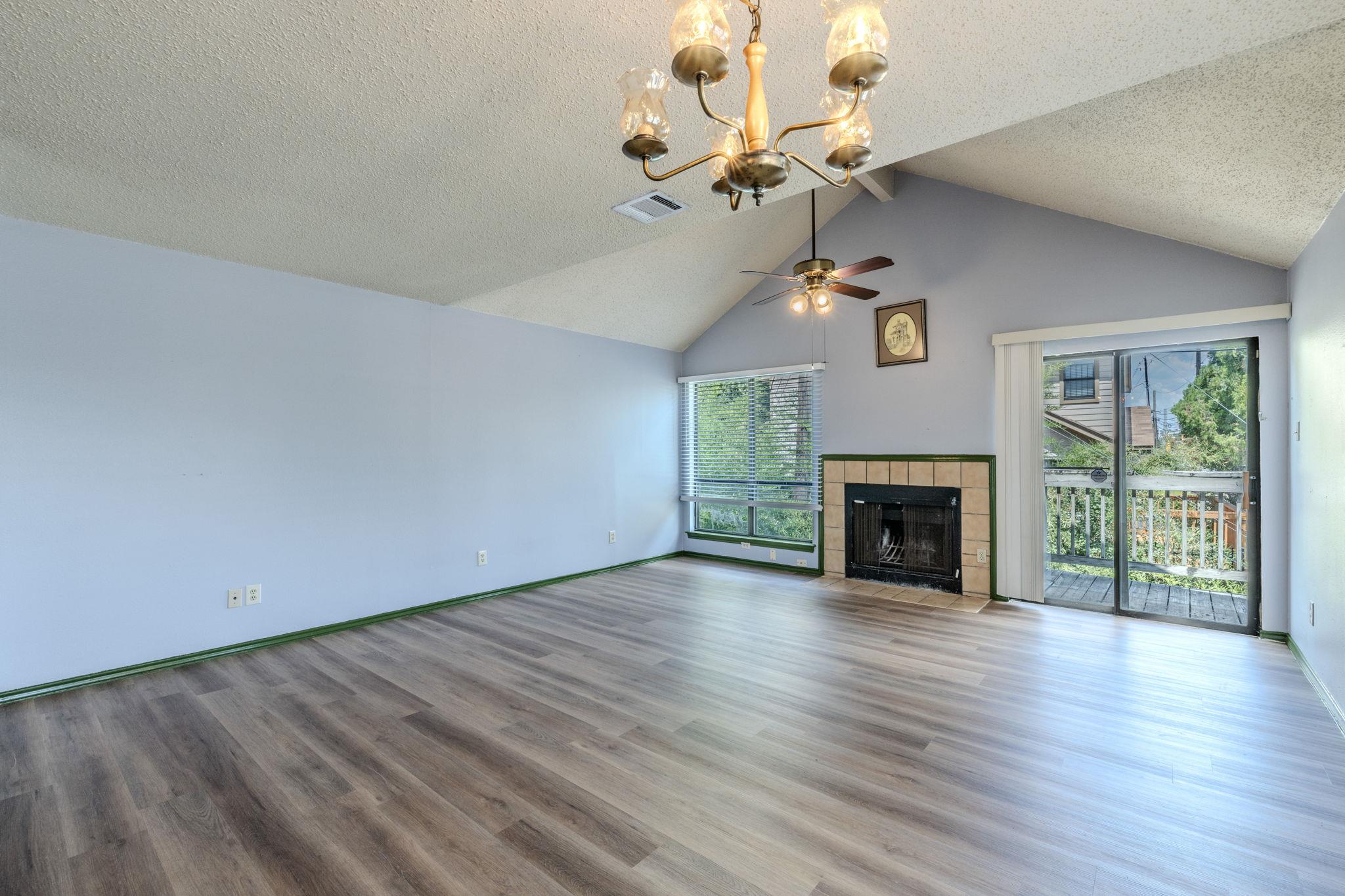 2000 Kenneth Ave #b Property Photo 5