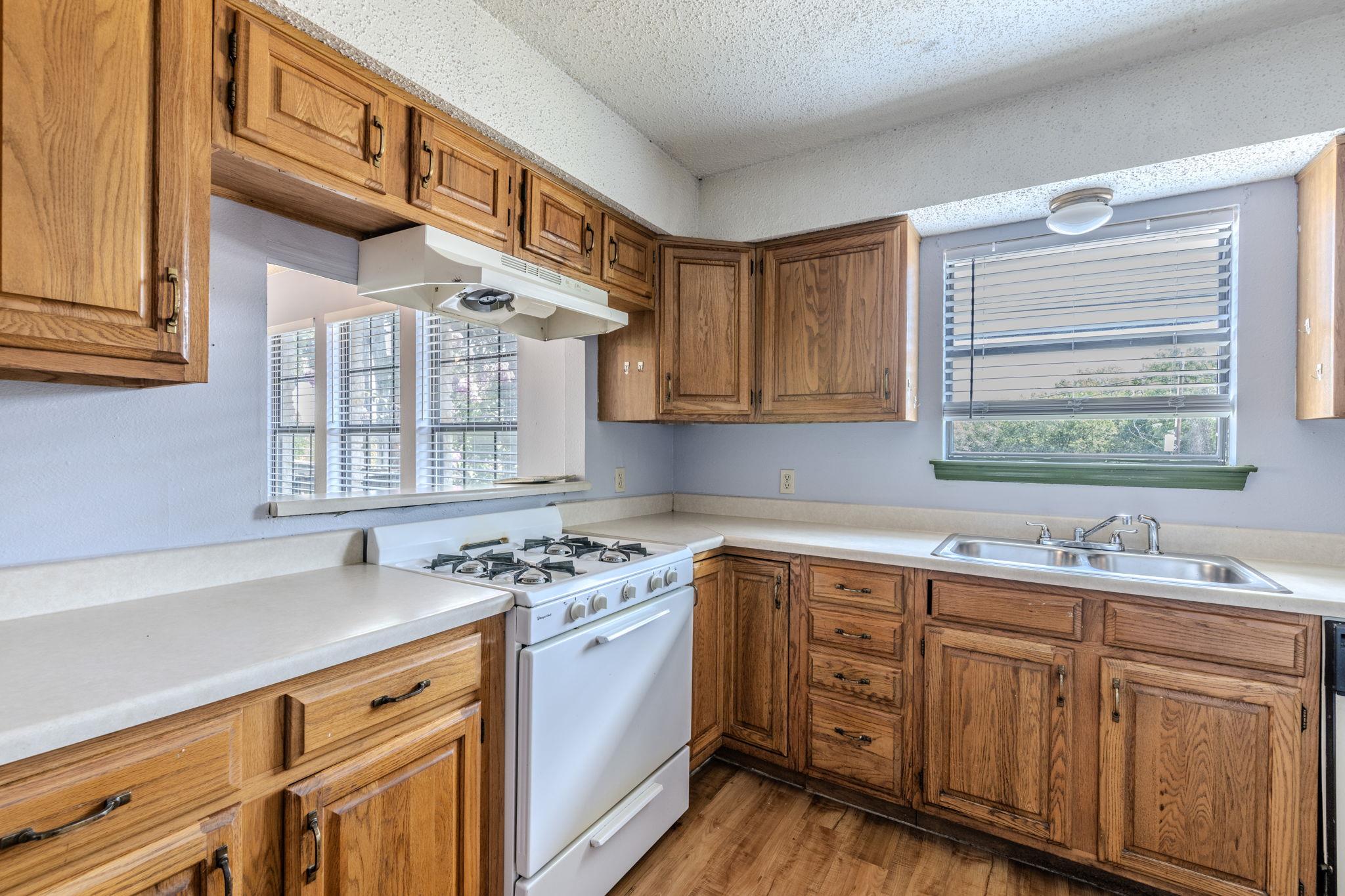 2000 Kenneth Ave #b Property Photo 6