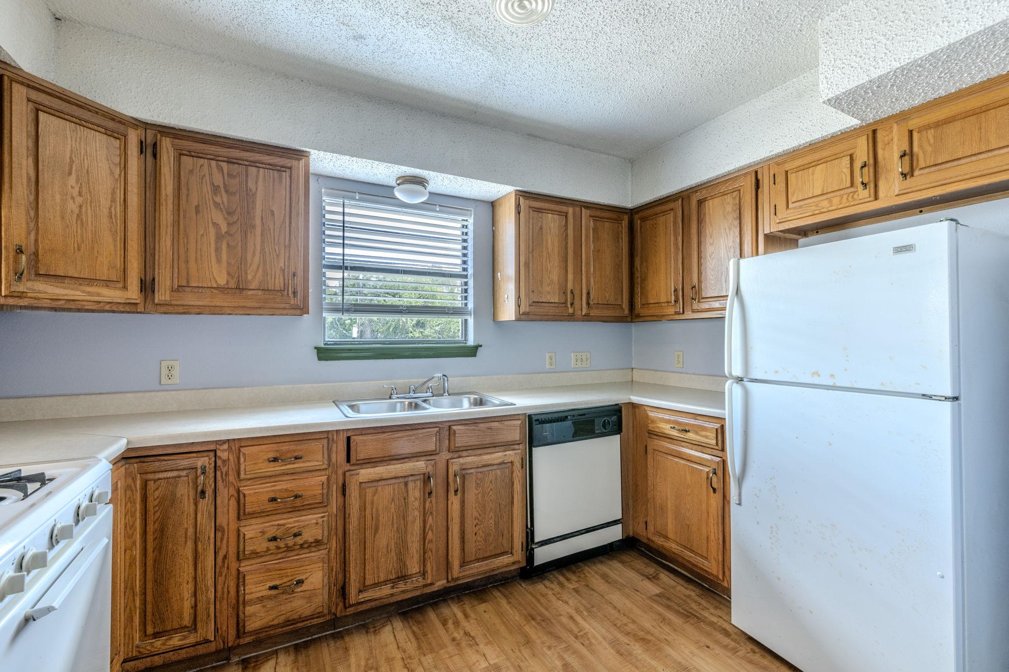 2000 Kenneth Ave #b Property Photo 7