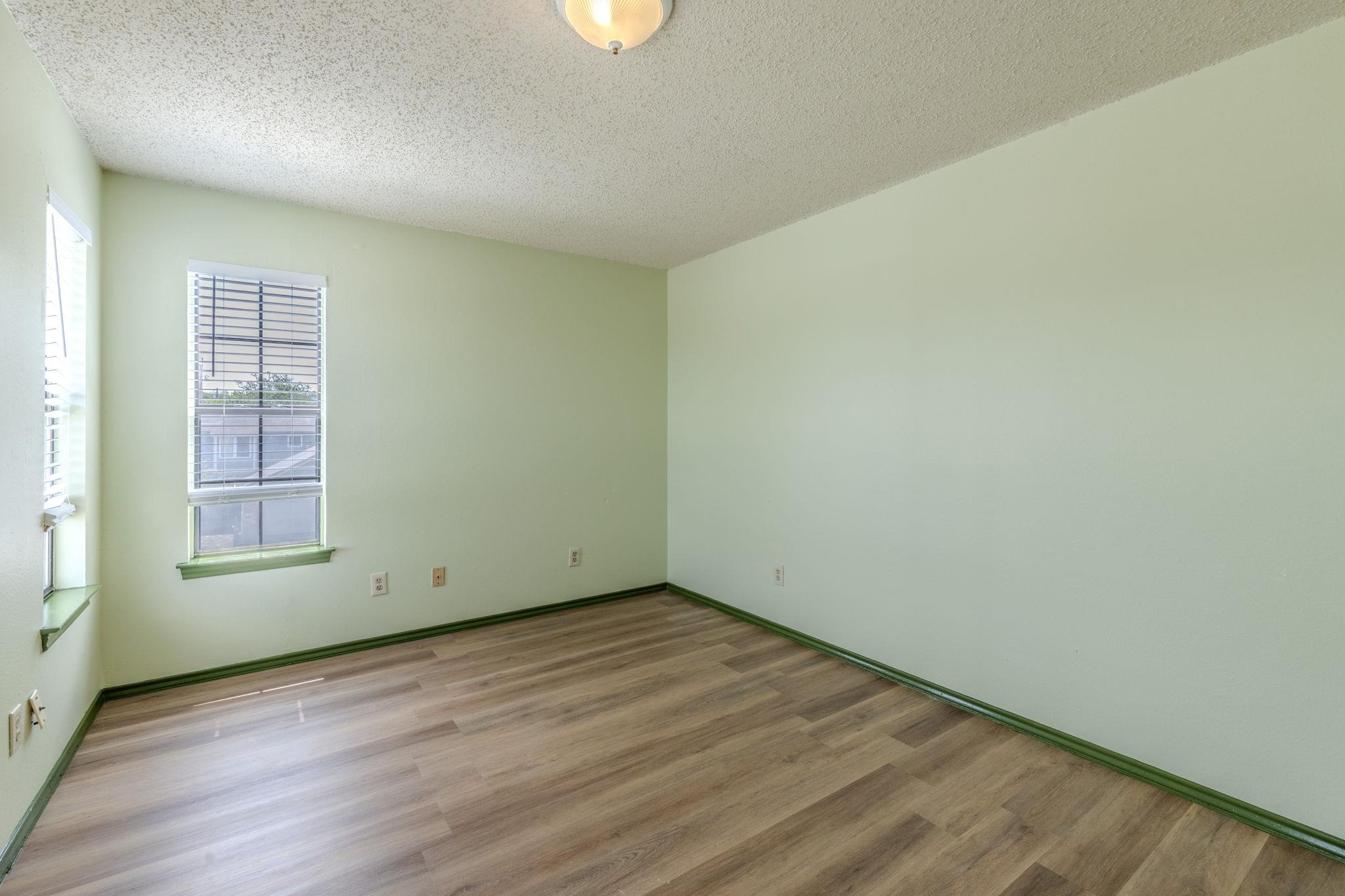 2000 Kenneth Ave #b Property Photo 9