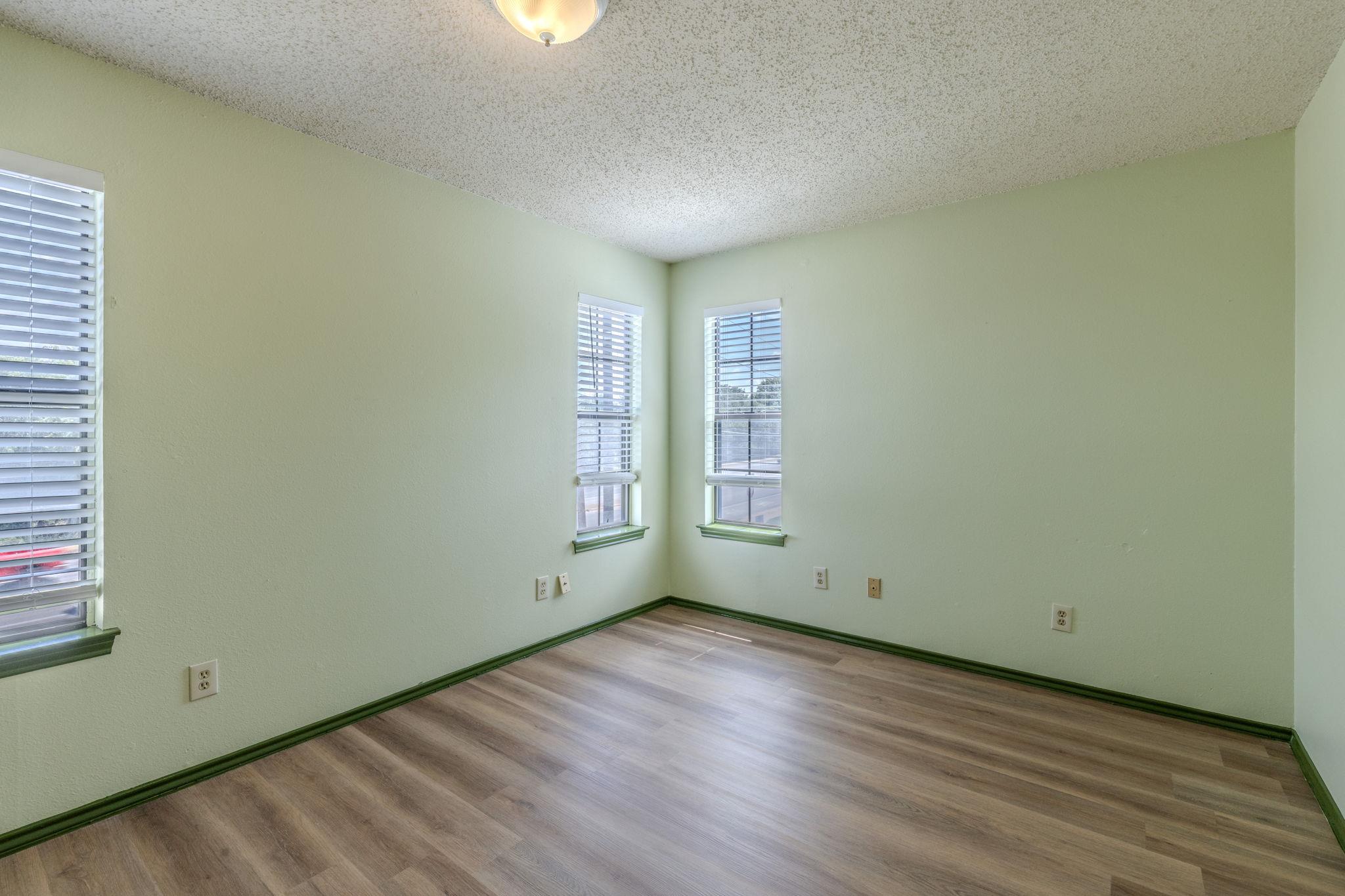 2000 Kenneth Ave #b Property Photo 10