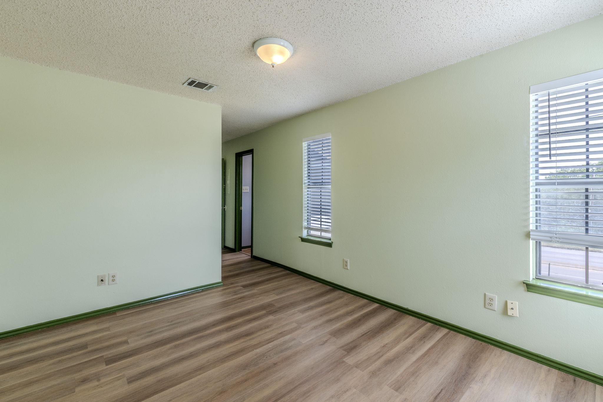 2000 Kenneth Ave #b Property Photo 11