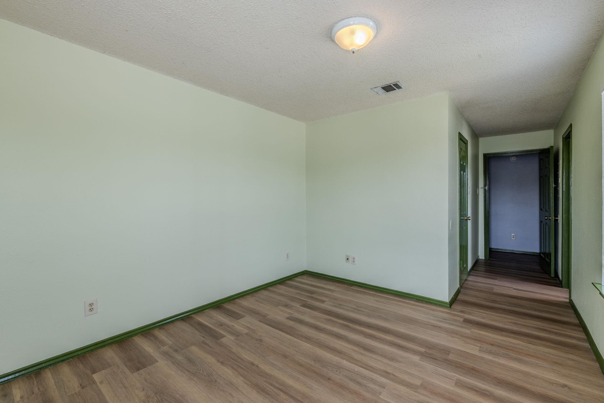 2000 Kenneth Ave #b Property Photo 12