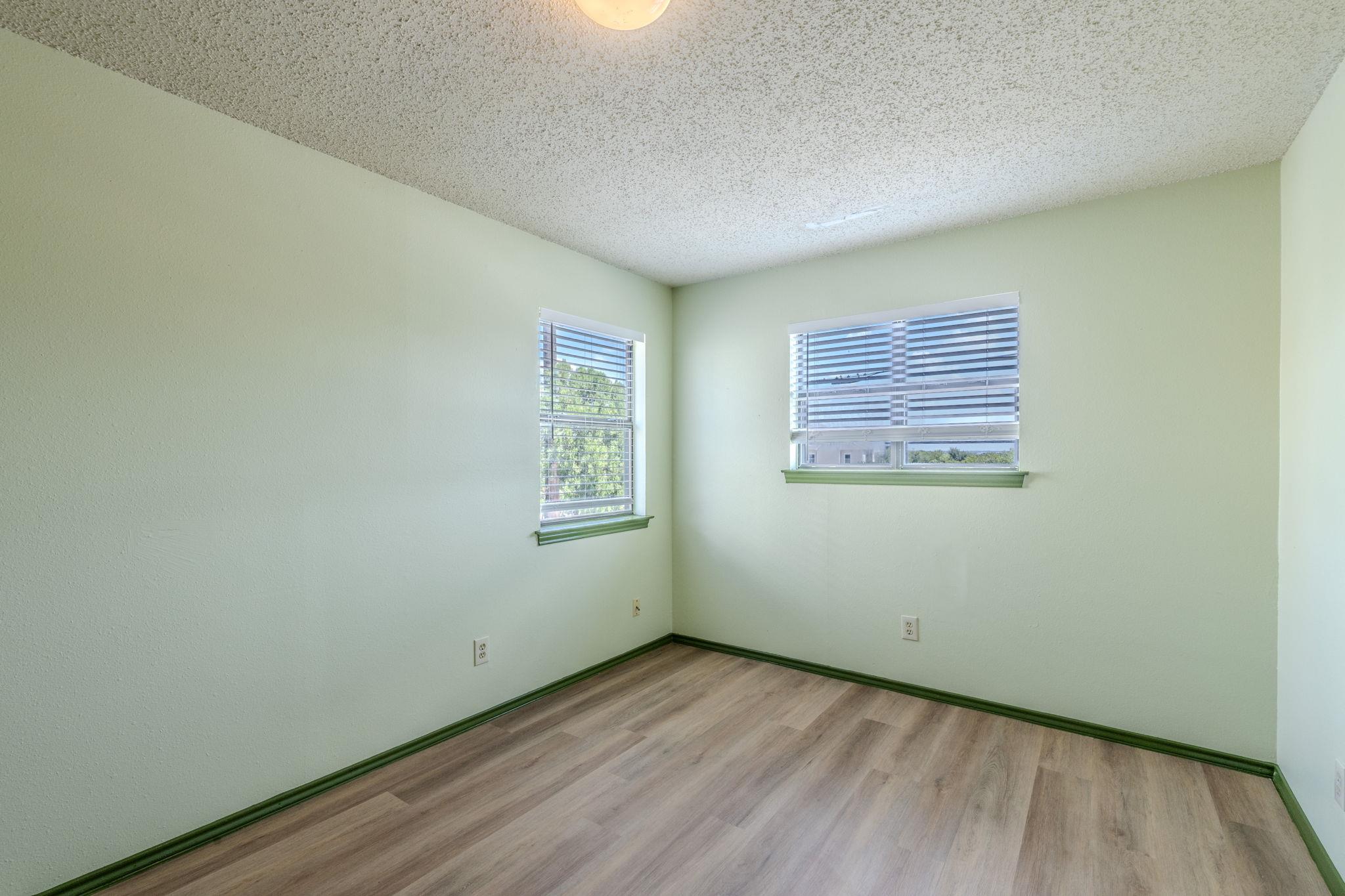 2000 Kenneth Ave #b Property Photo 15