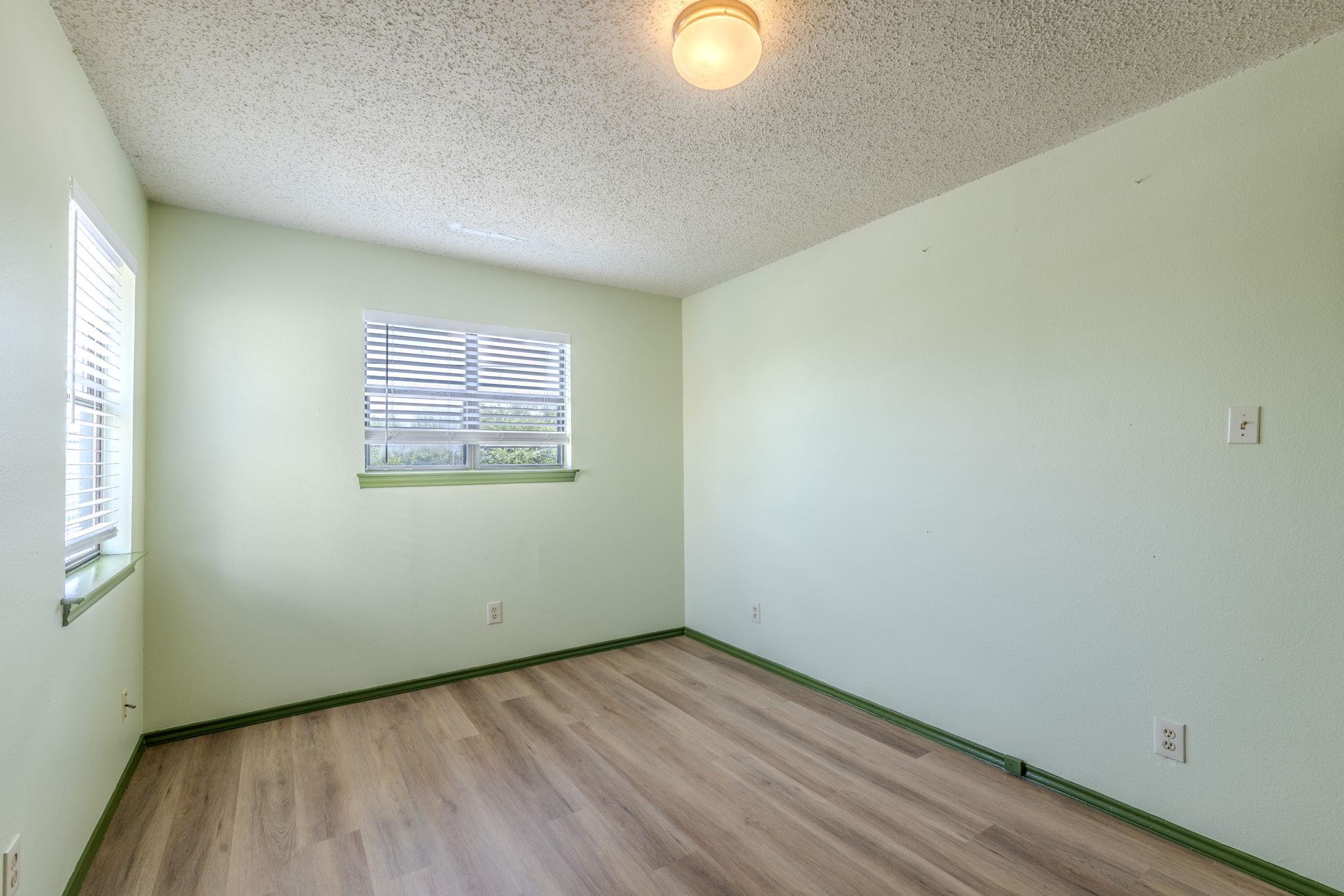 2000 Kenneth Ave #b Property Photo 17