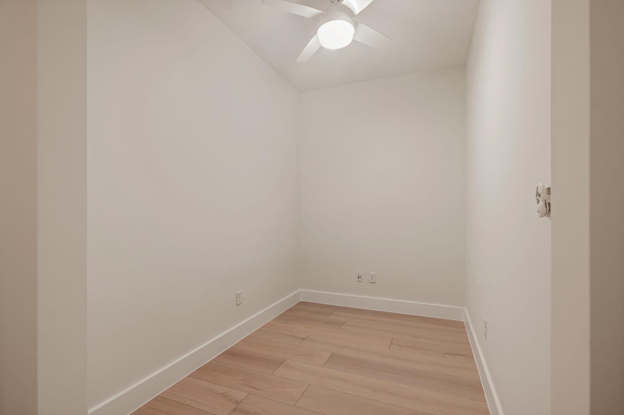 603 Davis St #907 Property Photo 6