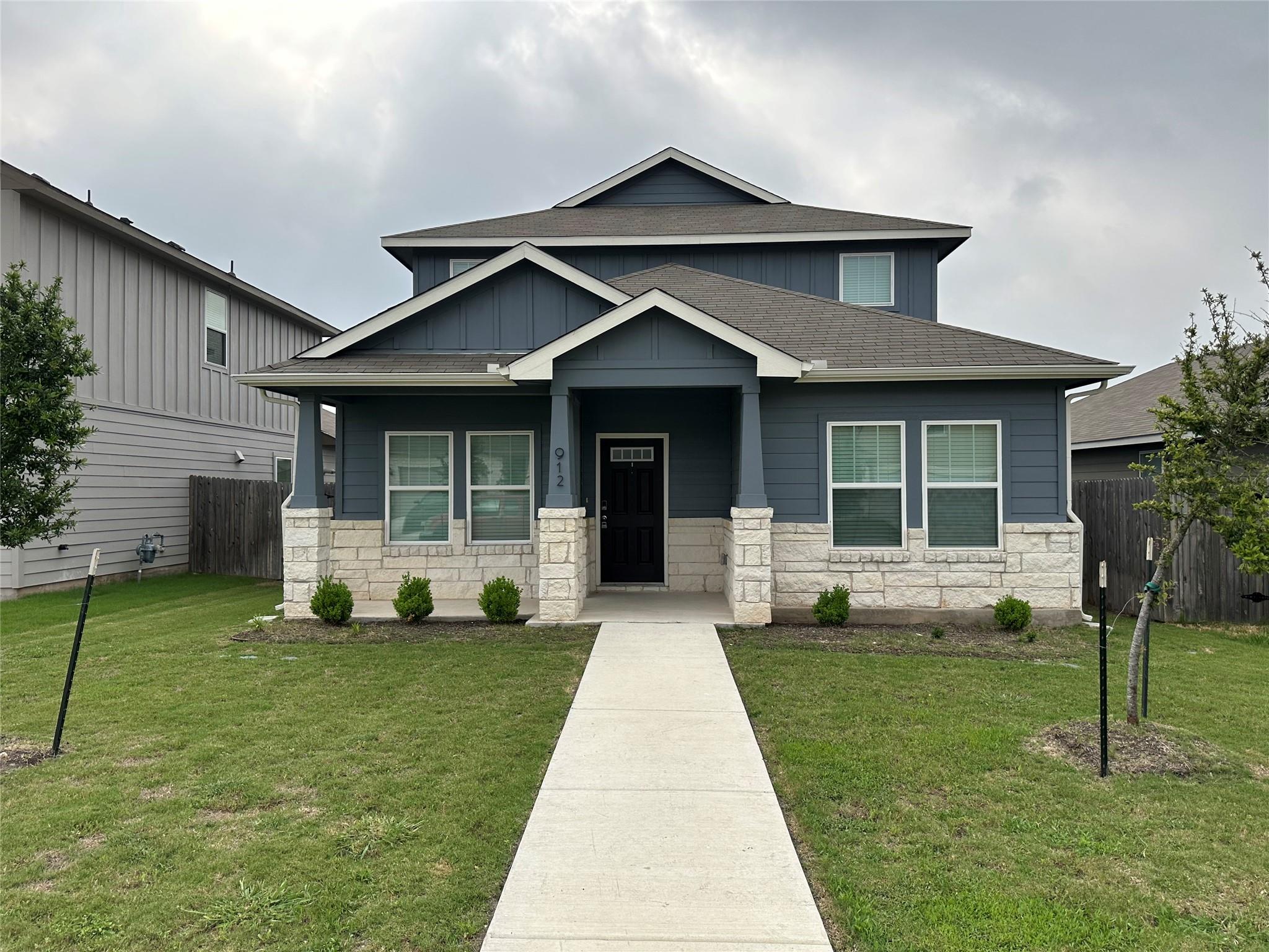 912 Main St