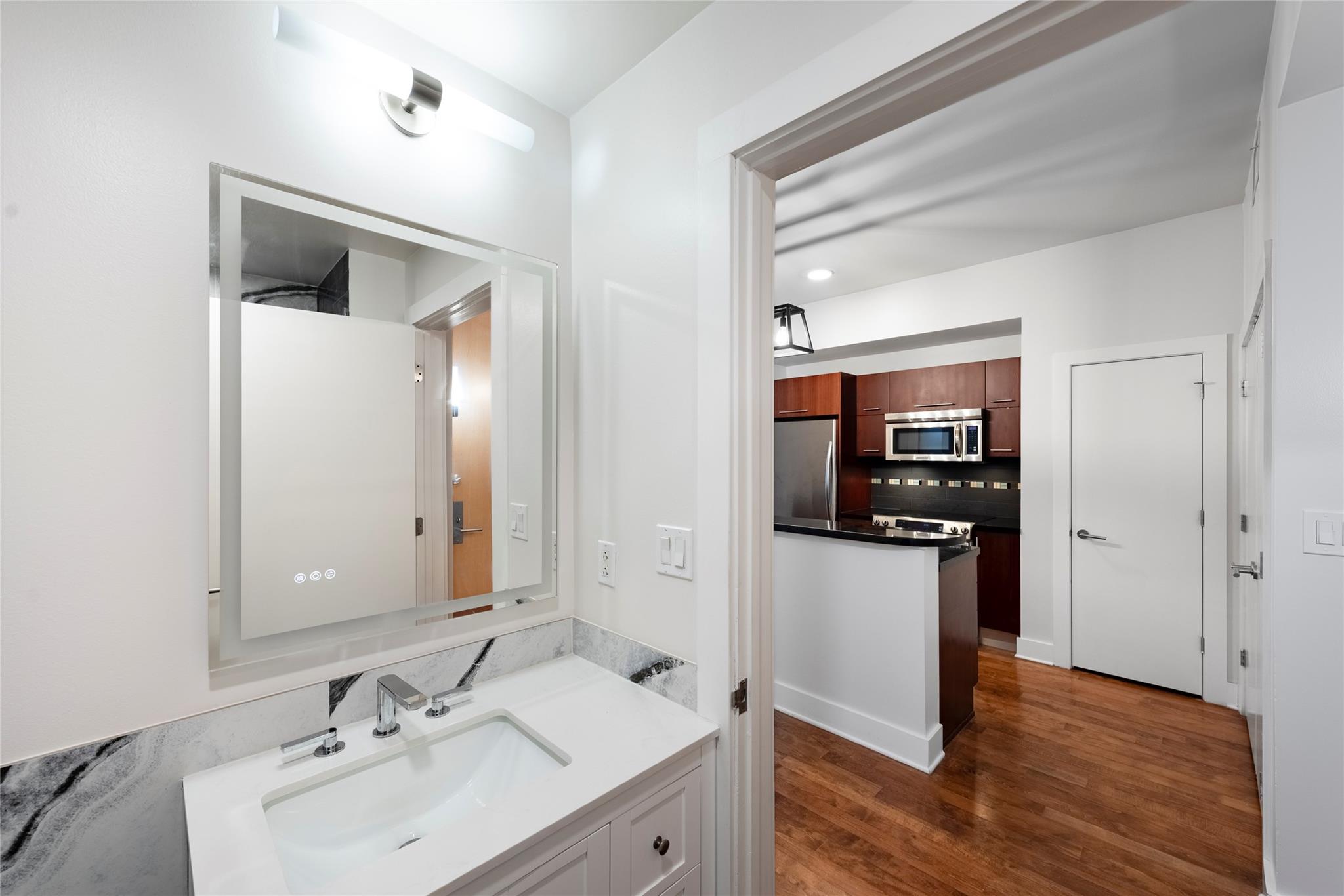603 Davis St #708 Property Photo 12