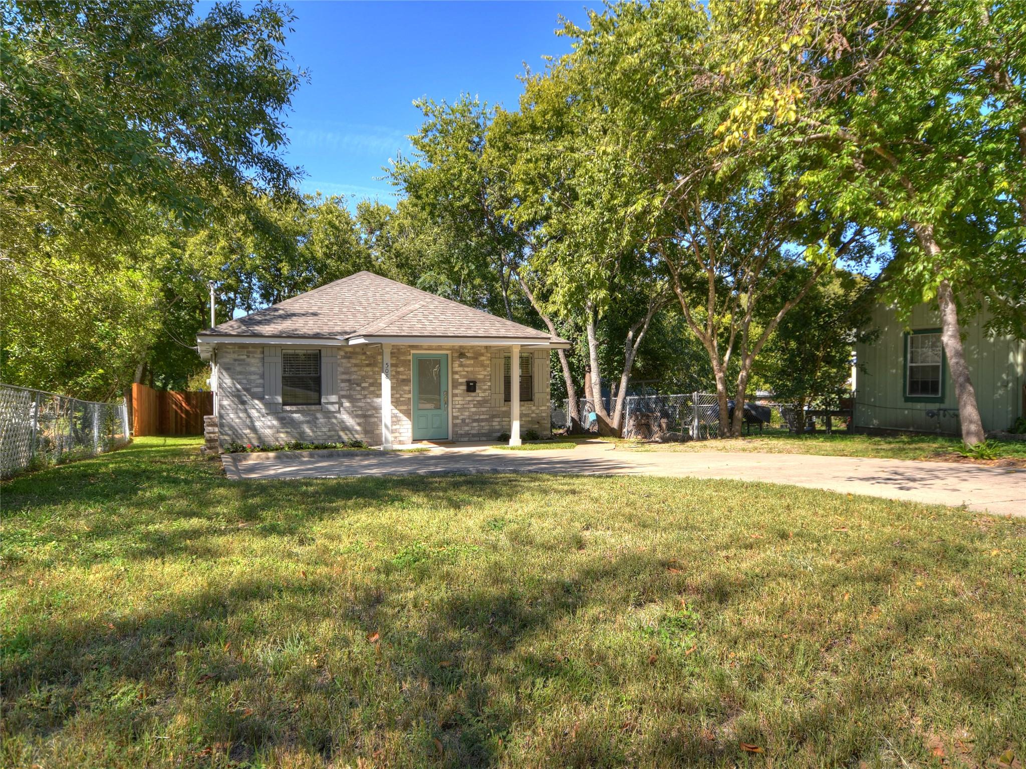 508 S College St Property Photo