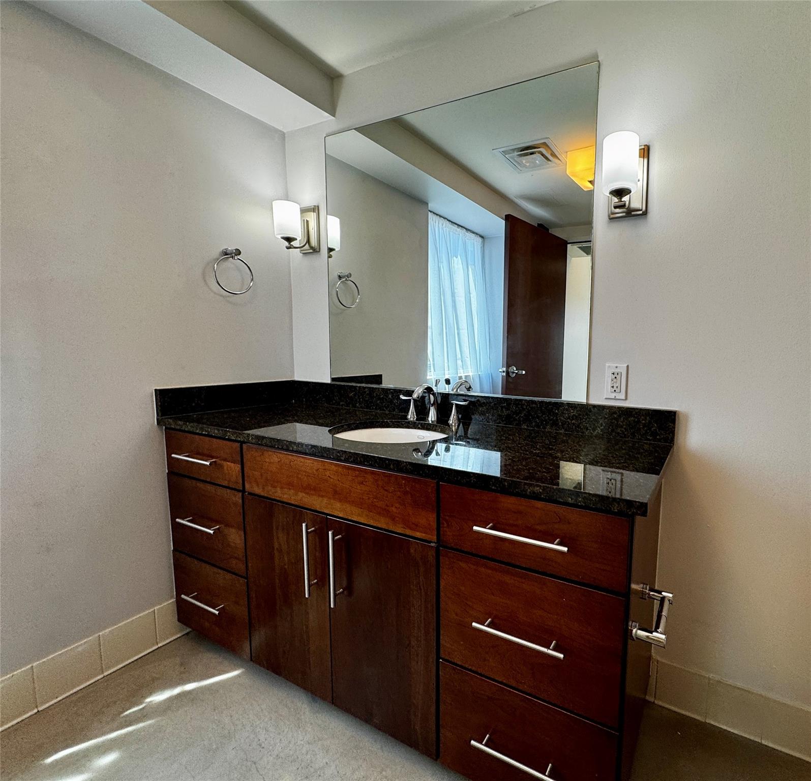 800 Brazos St #903 Property Photo 10
