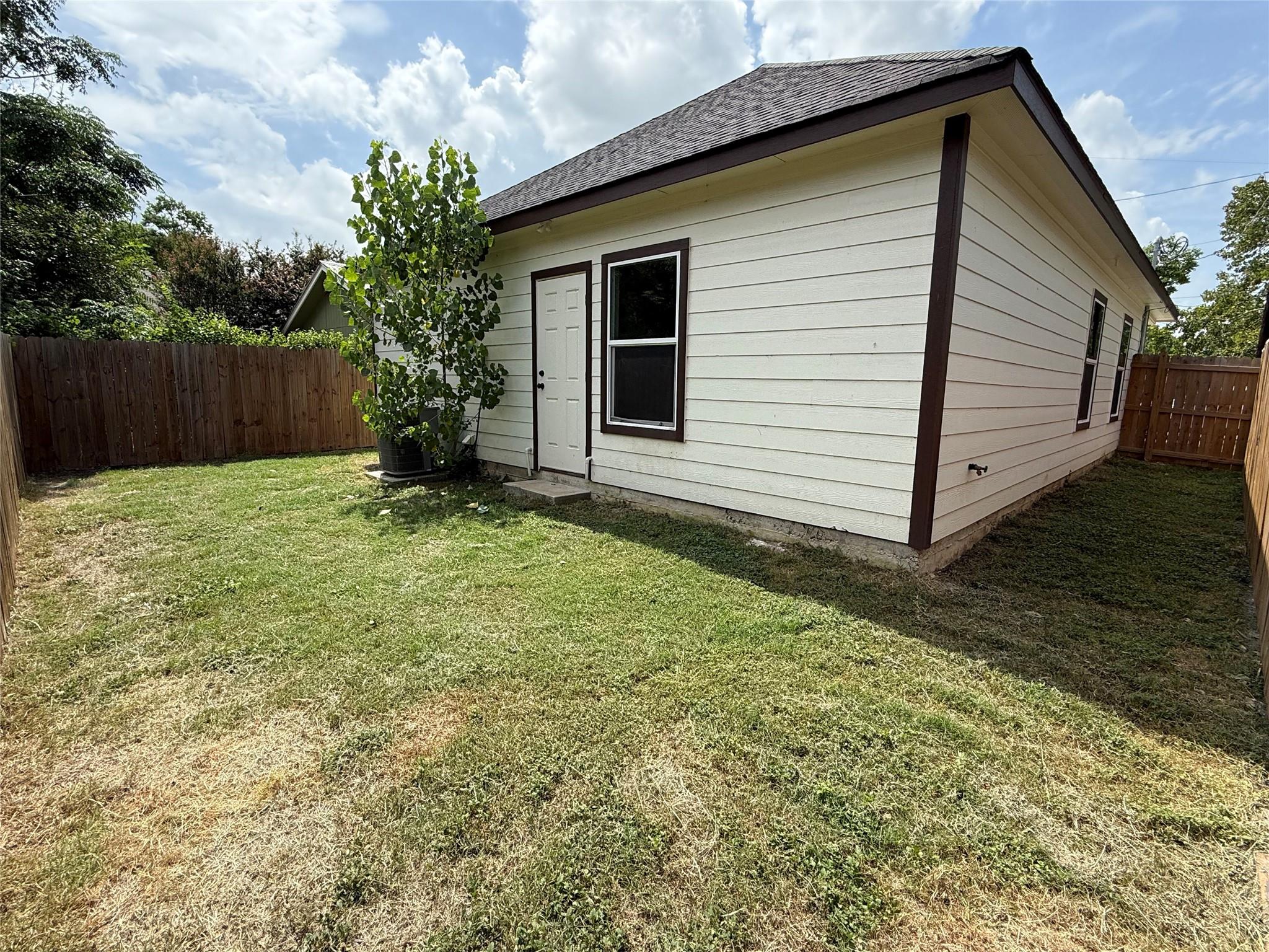 811 5th St Property Photo 17