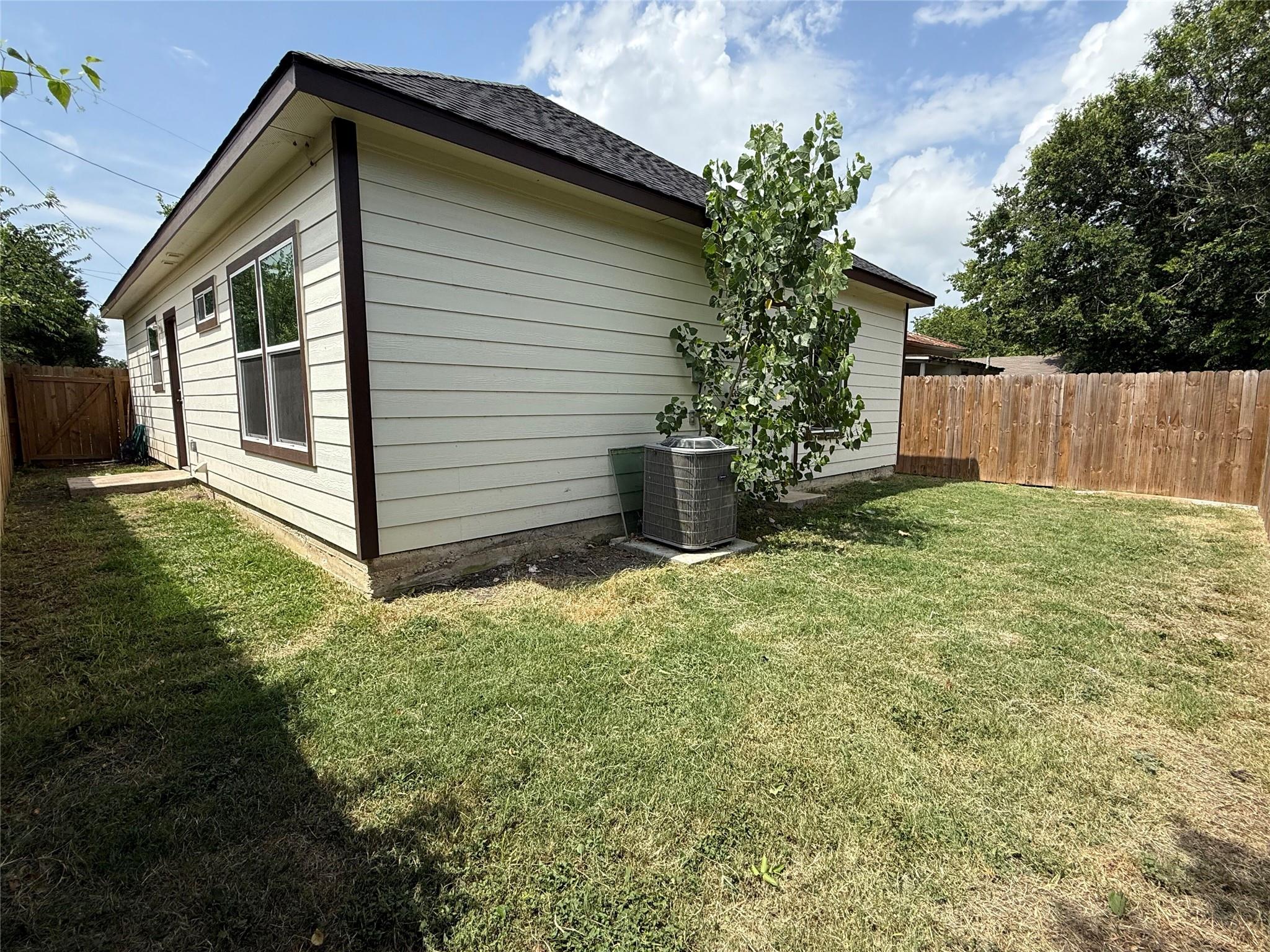 811 5th St Property Photo 18