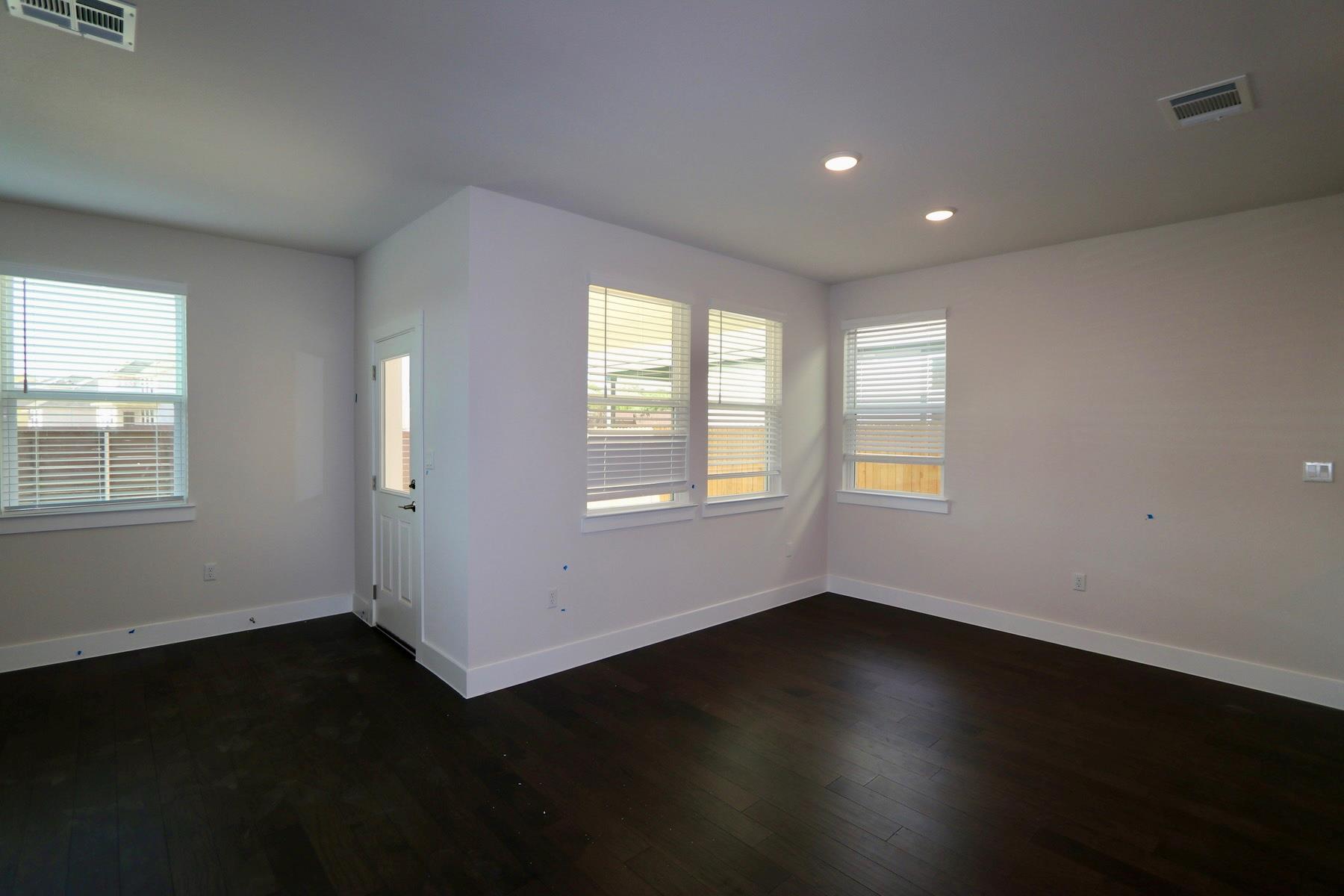 3001 Mary Elizabeth None Property Photo 4