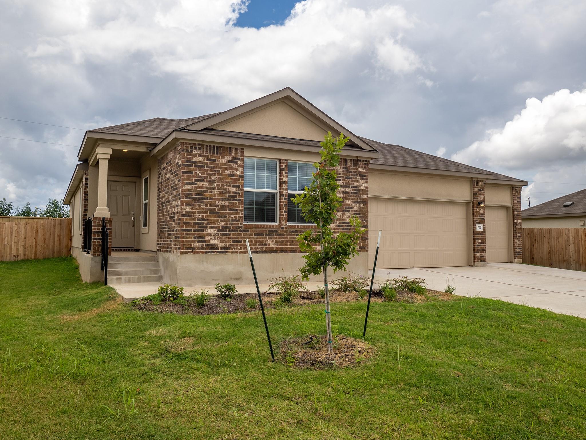 702 Silver Springs Bnd Property Photo 4