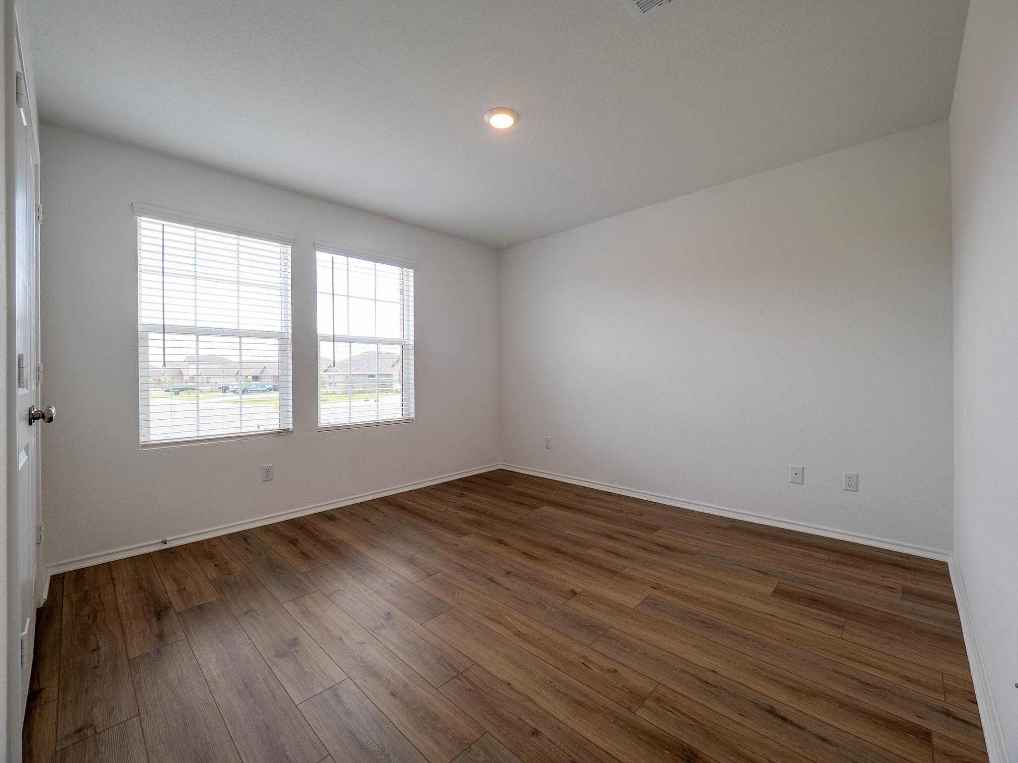 702 Silver Springs Bnd Property Photo 11