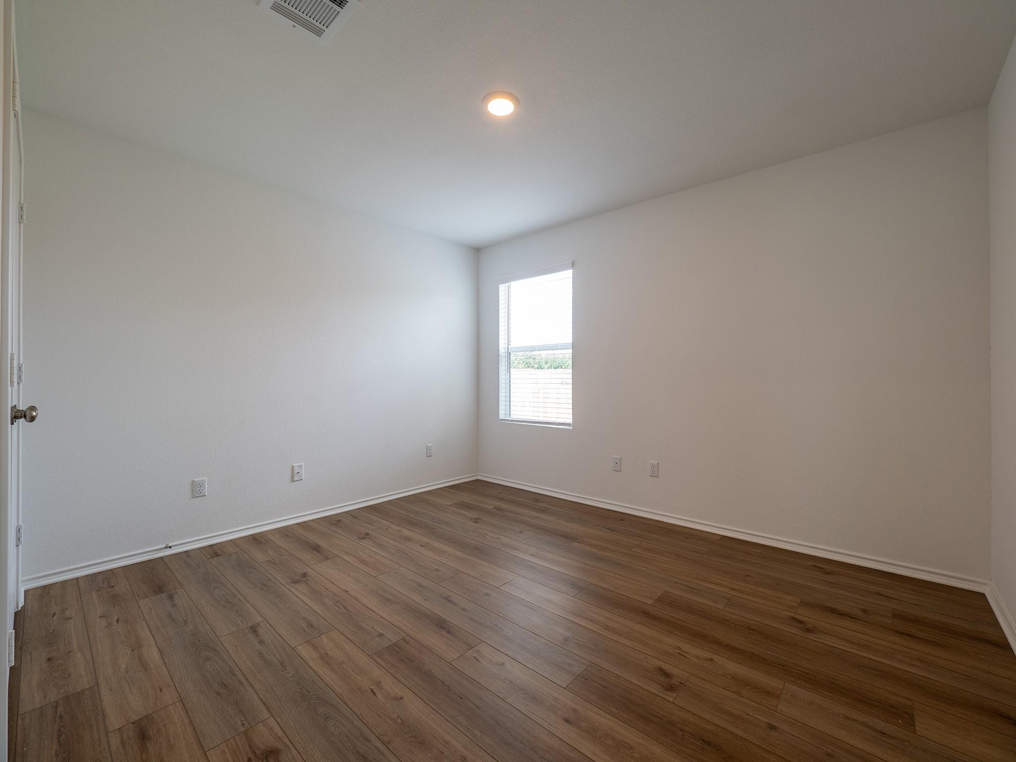 702 Silver Springs Bnd Property Photo 13