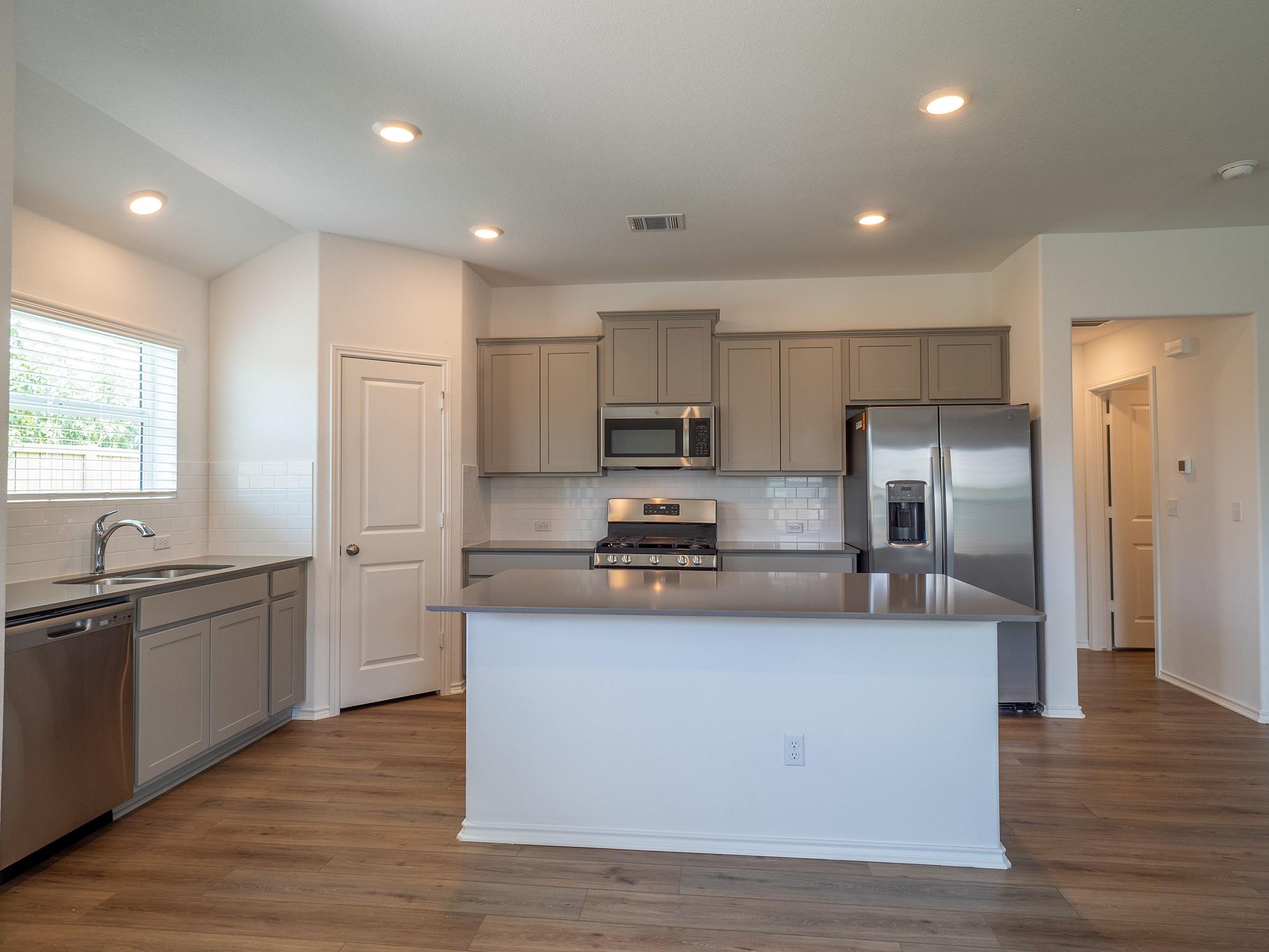 702 Silver Springs Bnd Property Photo 24
