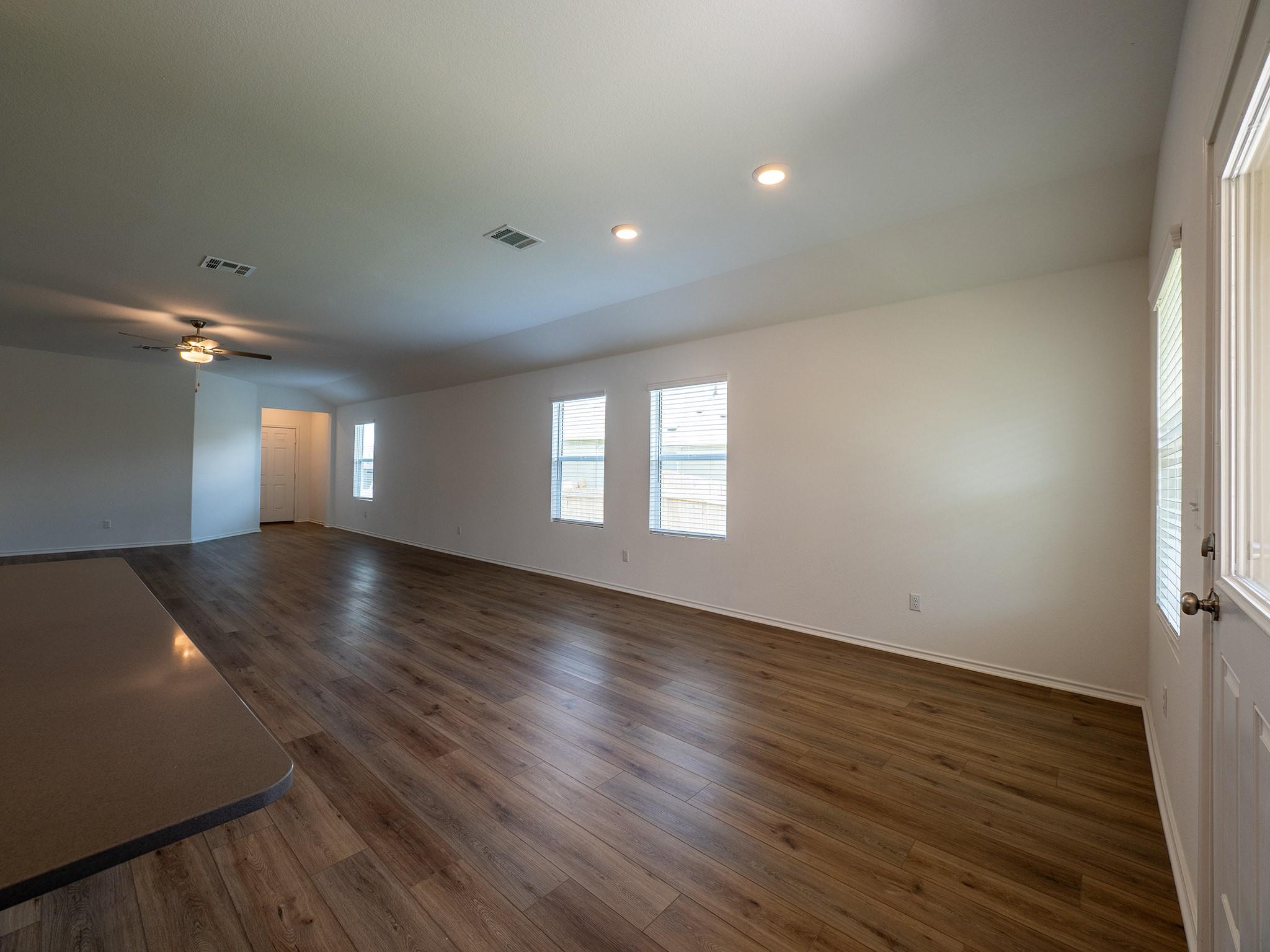 702 Silver Springs Bnd Property Photo 26