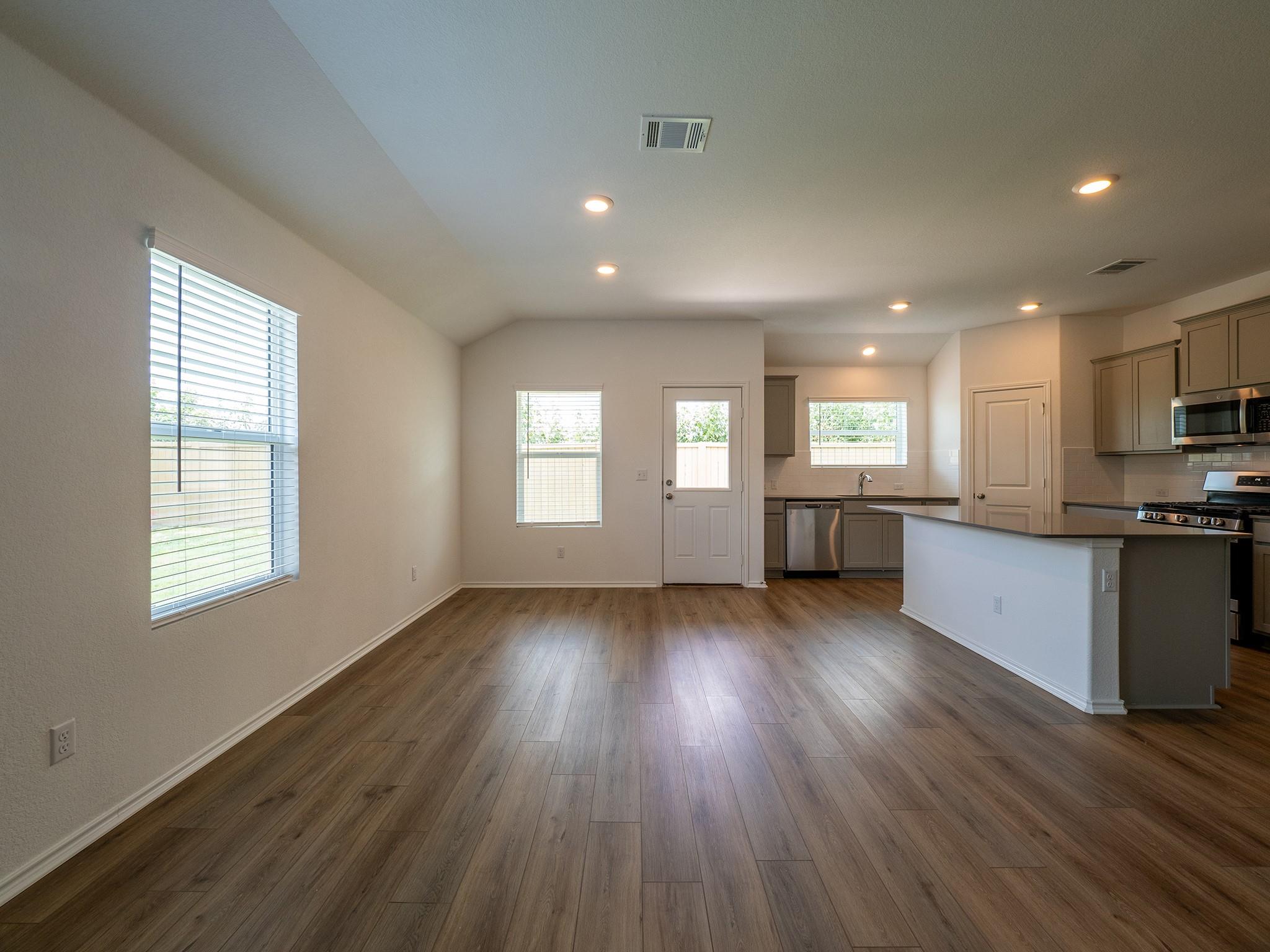 702 Silver Springs Bnd Property Photo 27