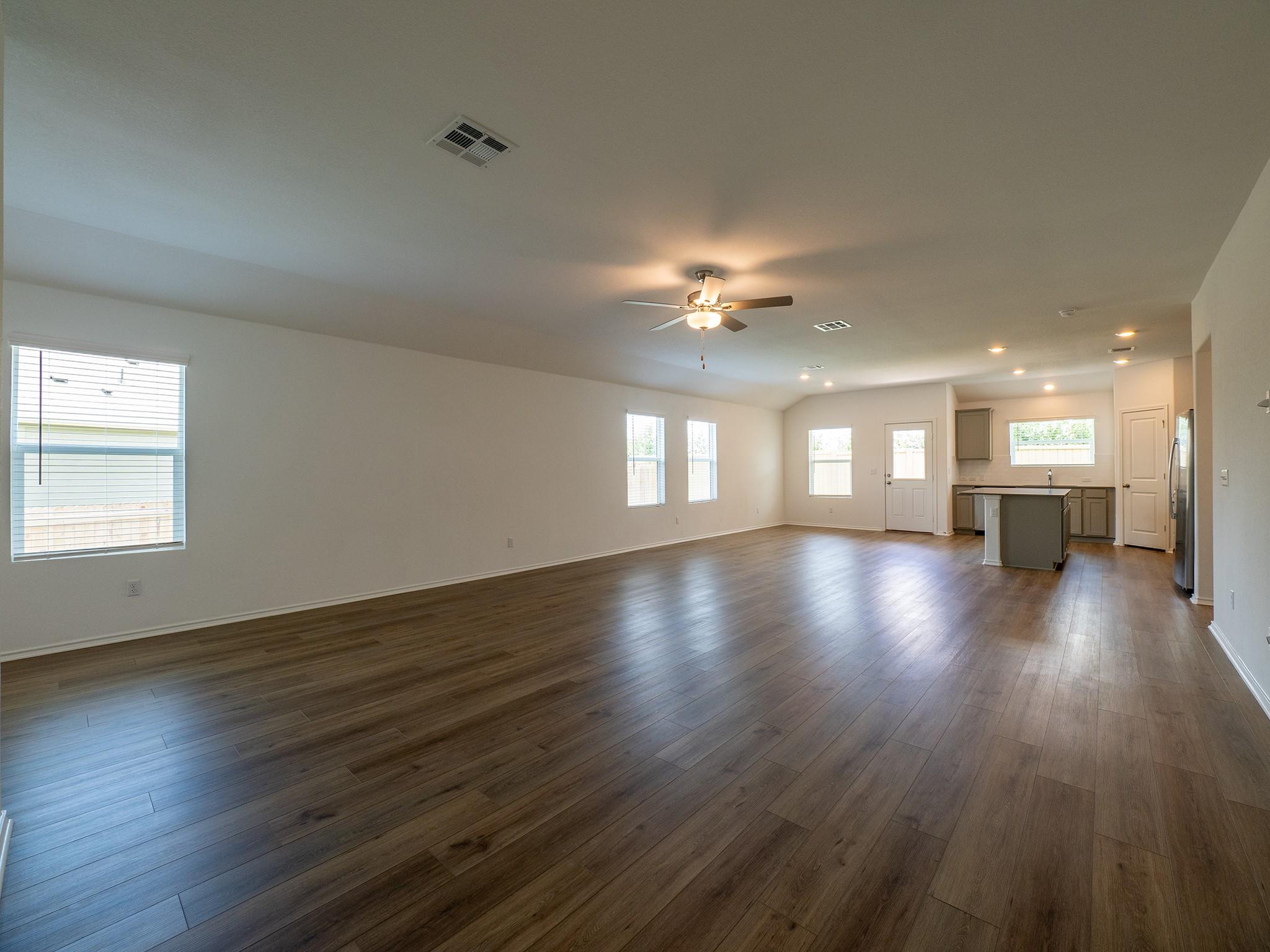 702 Silver Springs Bnd Property Photo 30