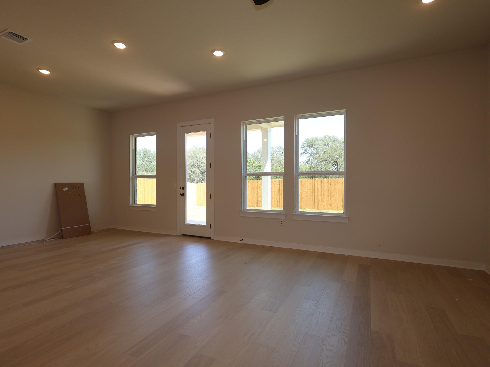 160 Champ Ave Property Photo 5