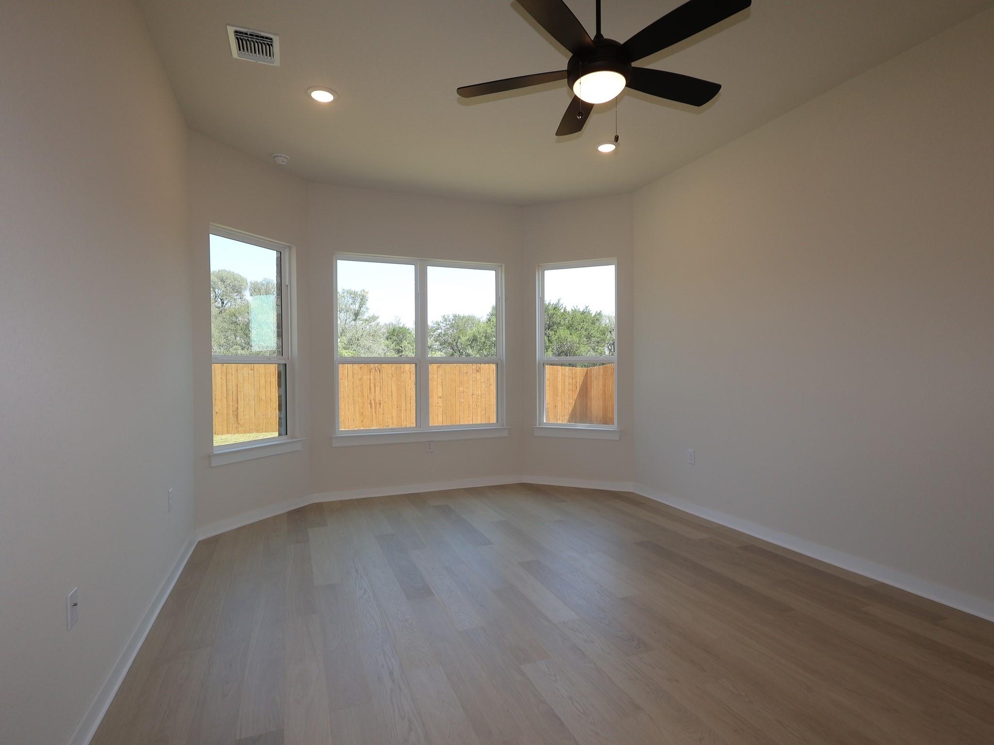 160 Champ Ave Property Photo 8