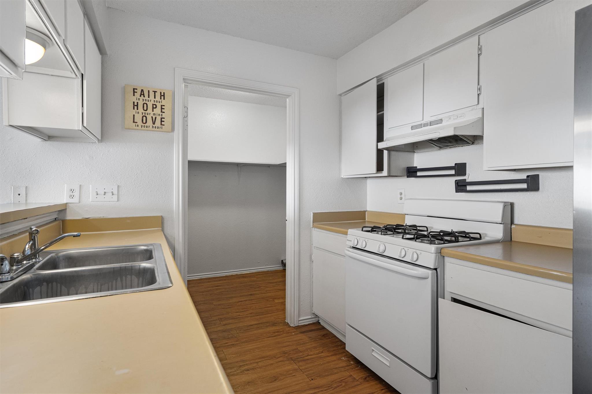 5501 Spring Meadow Rd #b Property Photo 4