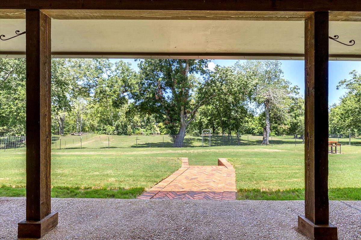 154 Shoreline Dr Property Photo 3