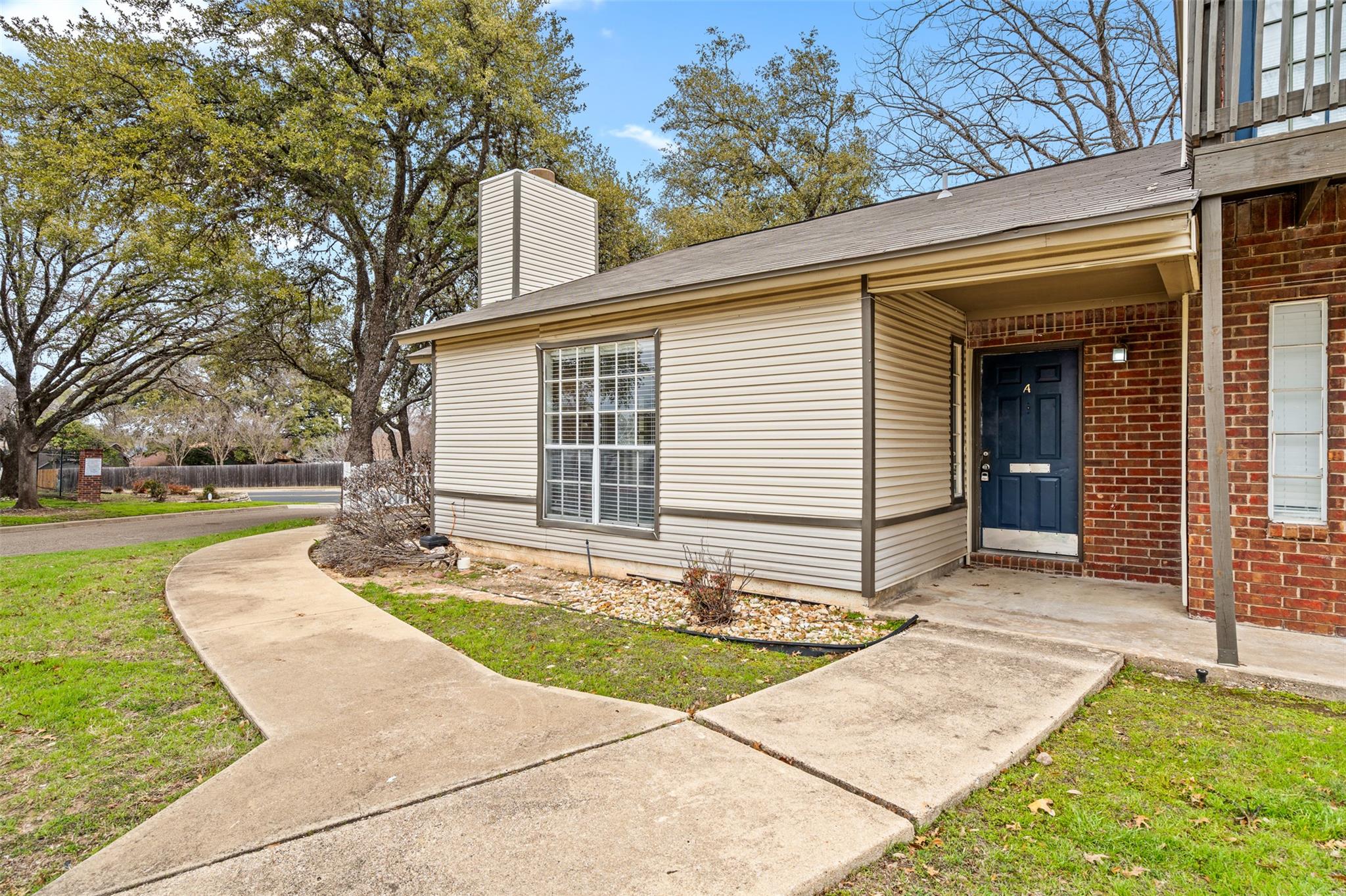 1845 River Crossing Cir A Property Photo 1