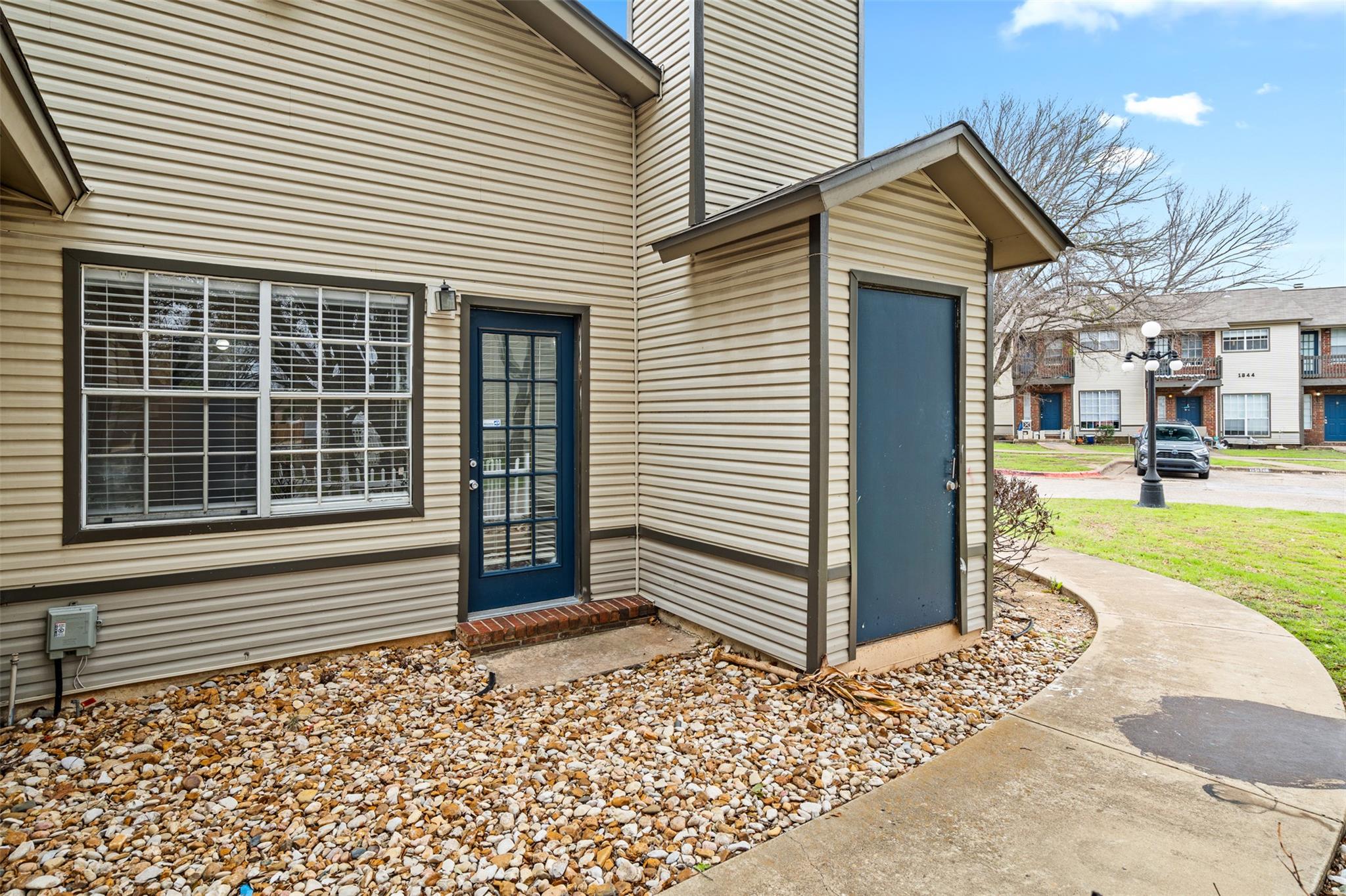 1845 River Crossing Cir A Property Photo 3