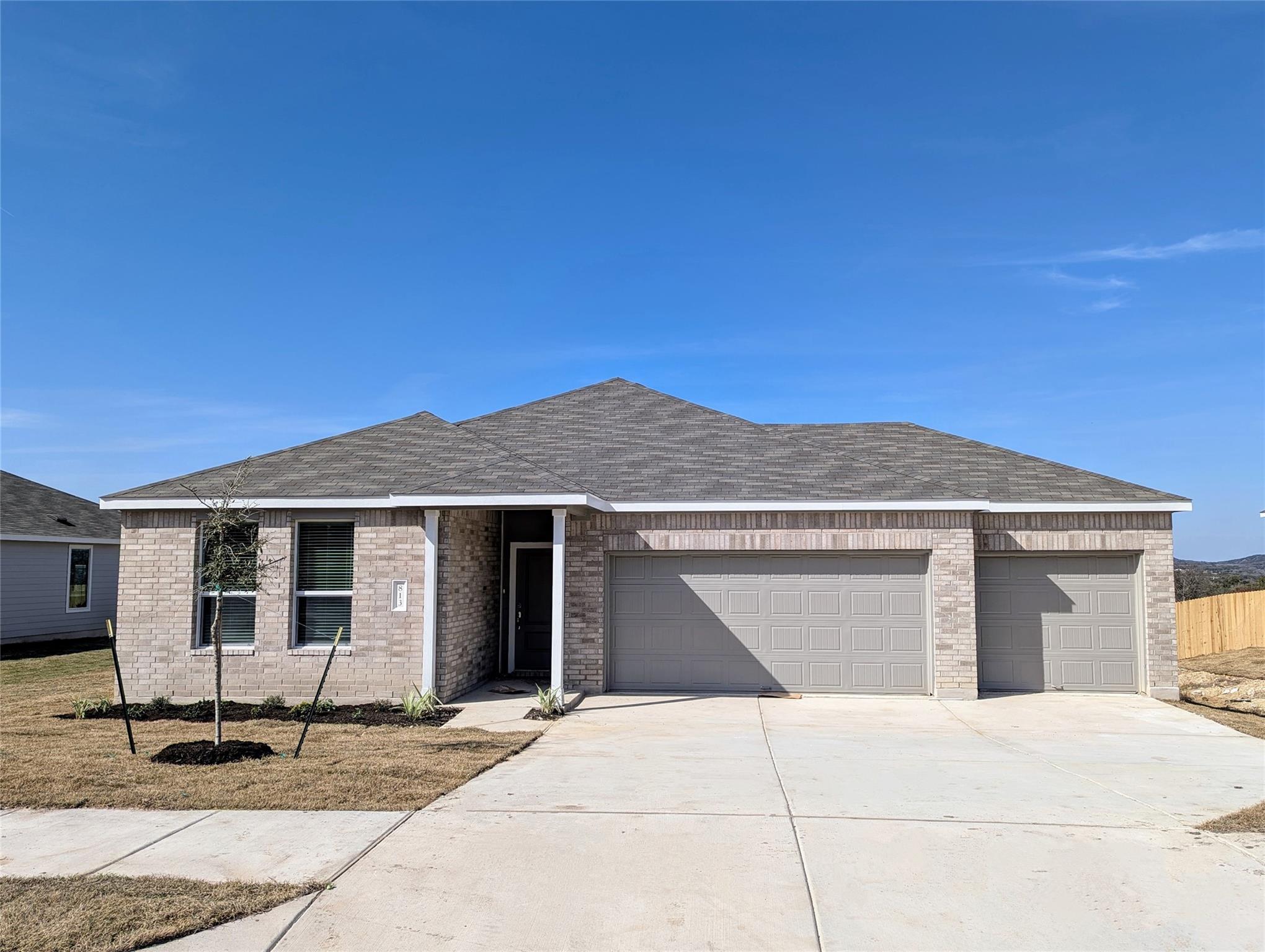 813 Bobby Lou Ln Property Photo