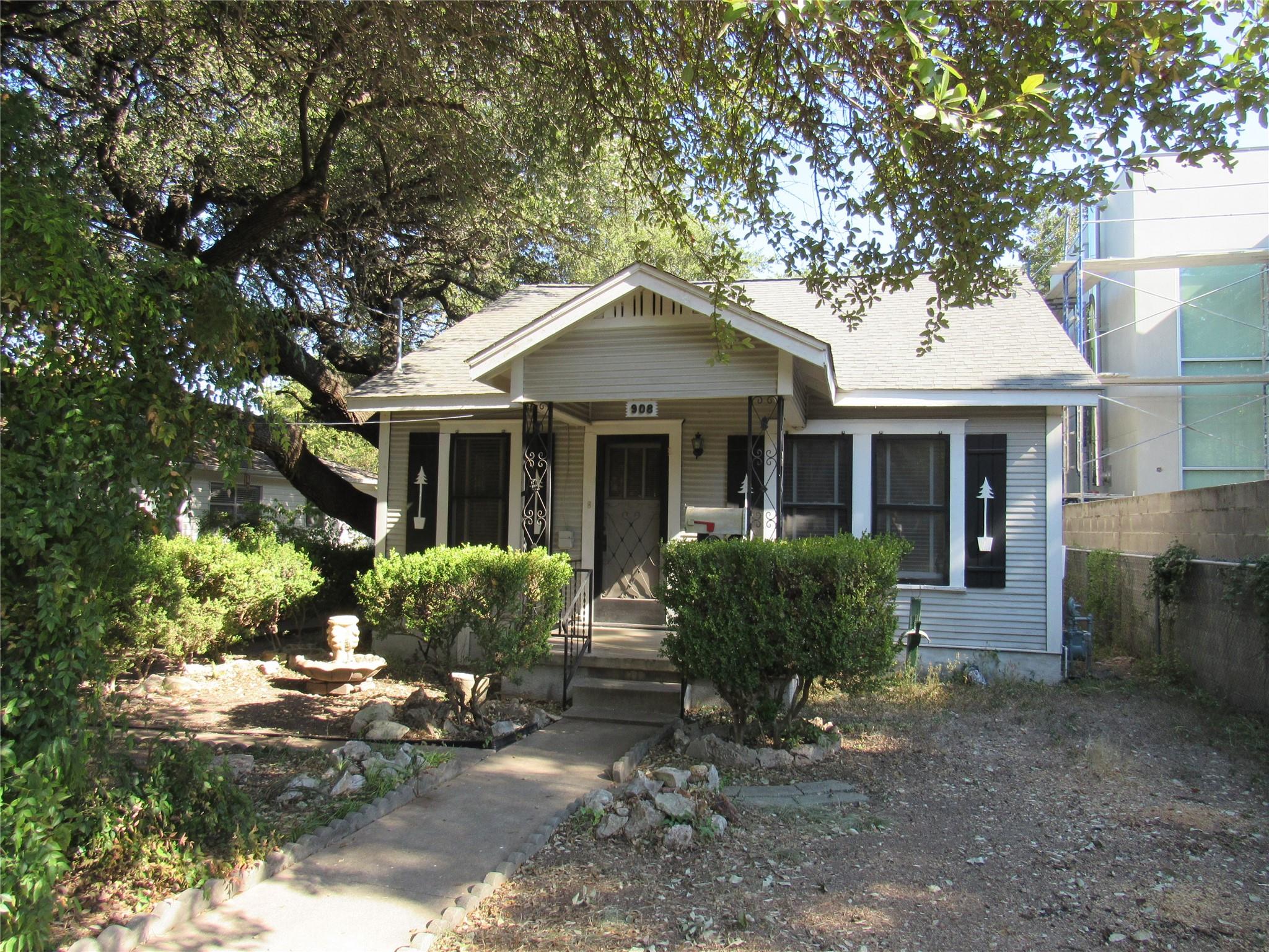908 W Gibson St Property Photo