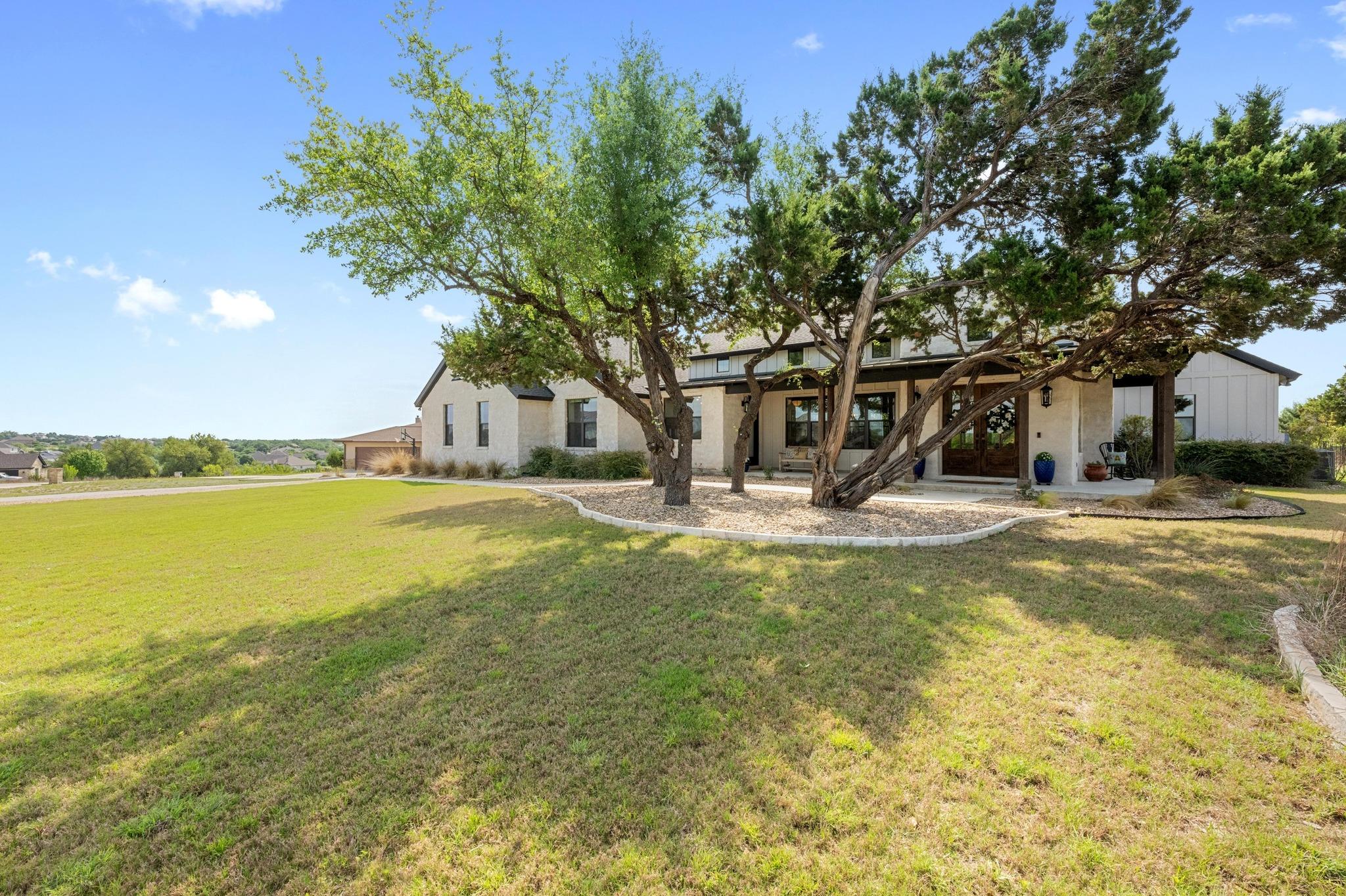 215 Sandy Creek Cv Property Photo 2